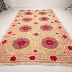 Decorativo Suzani neutro di Samarcanda della metà del XX secolo, Uzbekistan