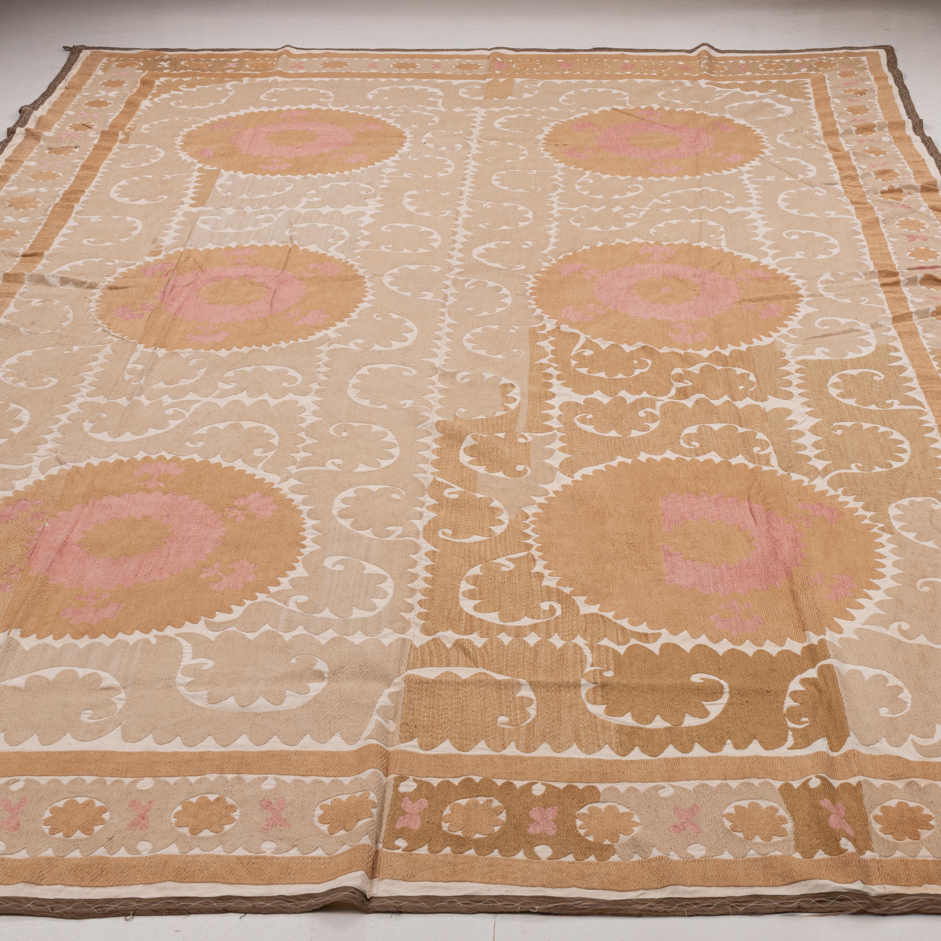 Dekorative Samarkand Suzani, Usbekistan, Mitte des 20. Jahrhunderts (Usbekisch) im Angebot