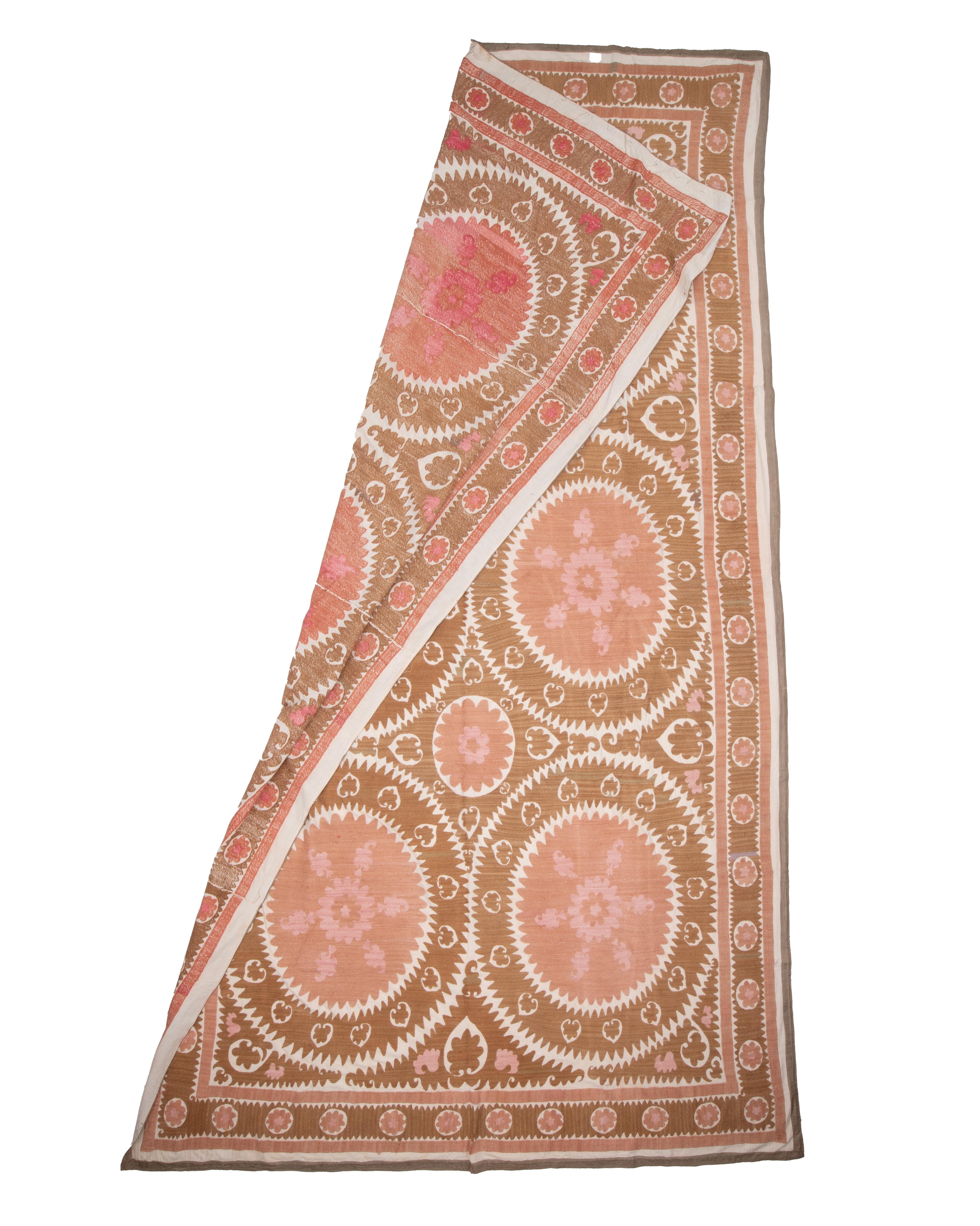 Dekorative Samarkand Suzani, Usbekistan, Mitte des 20. Jahrhunderts (Usbekisch) im Angebot