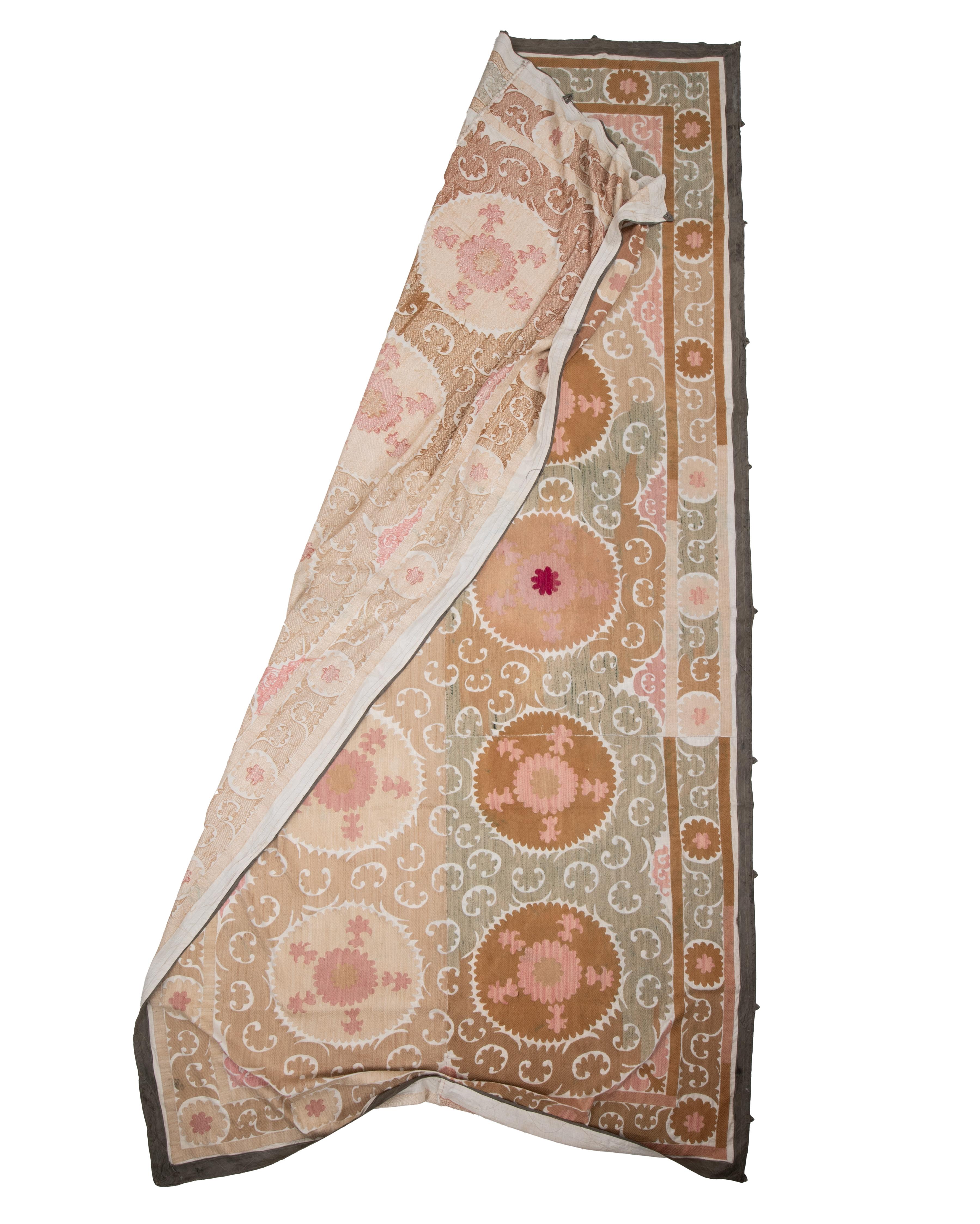 Dekorative Samarkand Suzani, Usbekistan, Mitte des 20. Jahrhunderts (Usbekisch) im Angebot