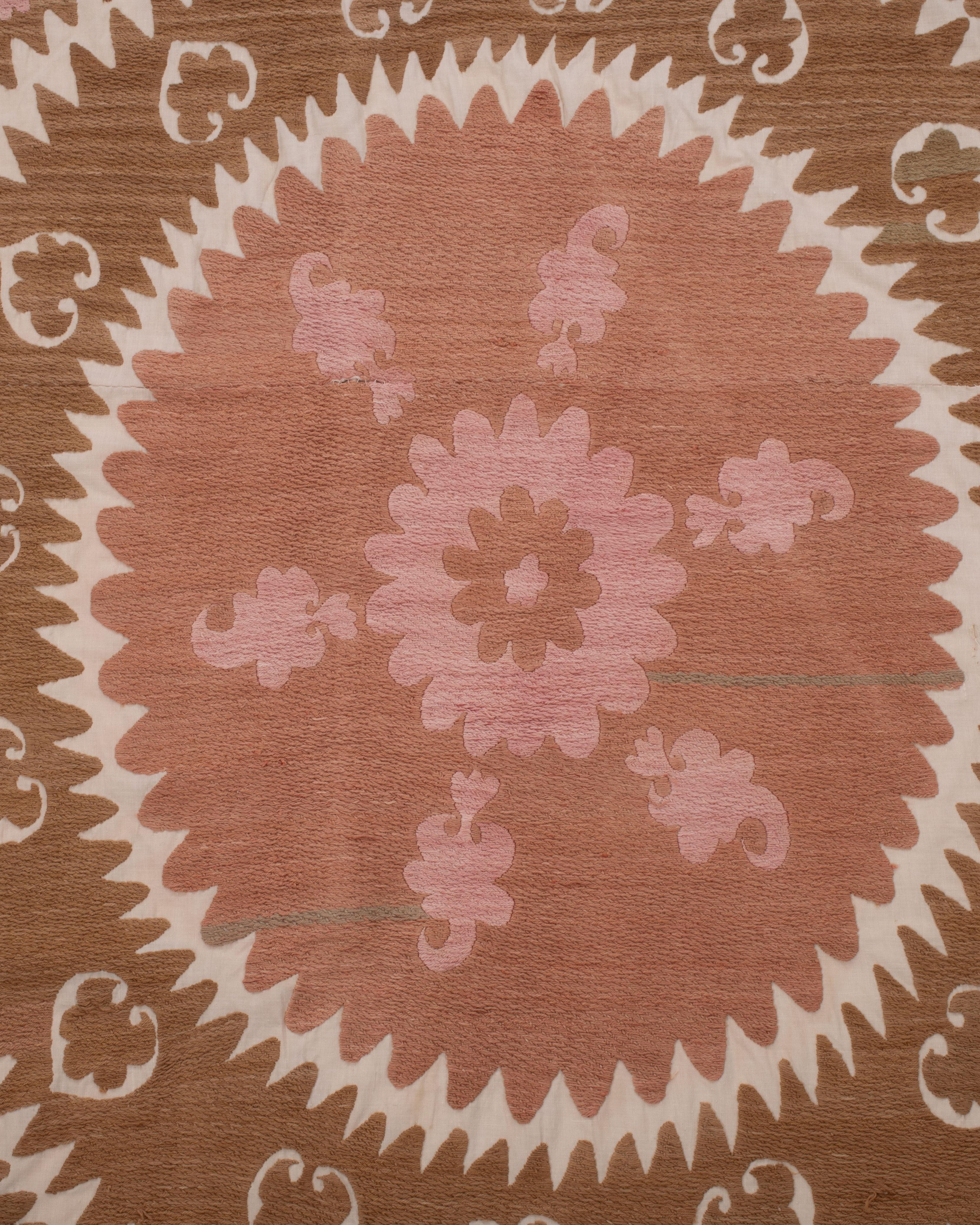 Dekorative Samarkand Suzani, Usbekistan, Mitte des 20. Jahrhunderts (Baumwolle) im Angebot