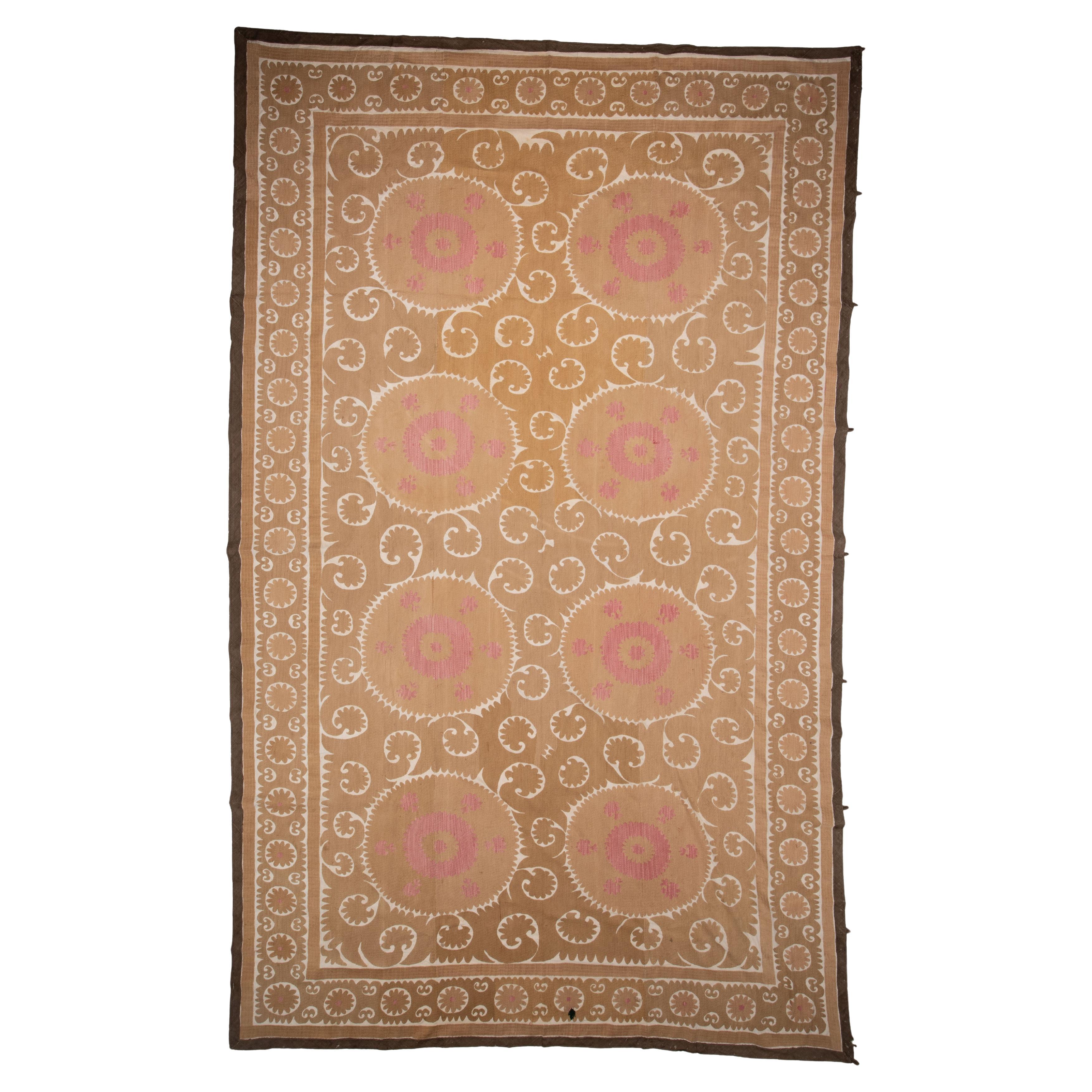 Décoration neutre Samarkand Suzani, Ouzbékistan, milieu du 20e siècle en vente
