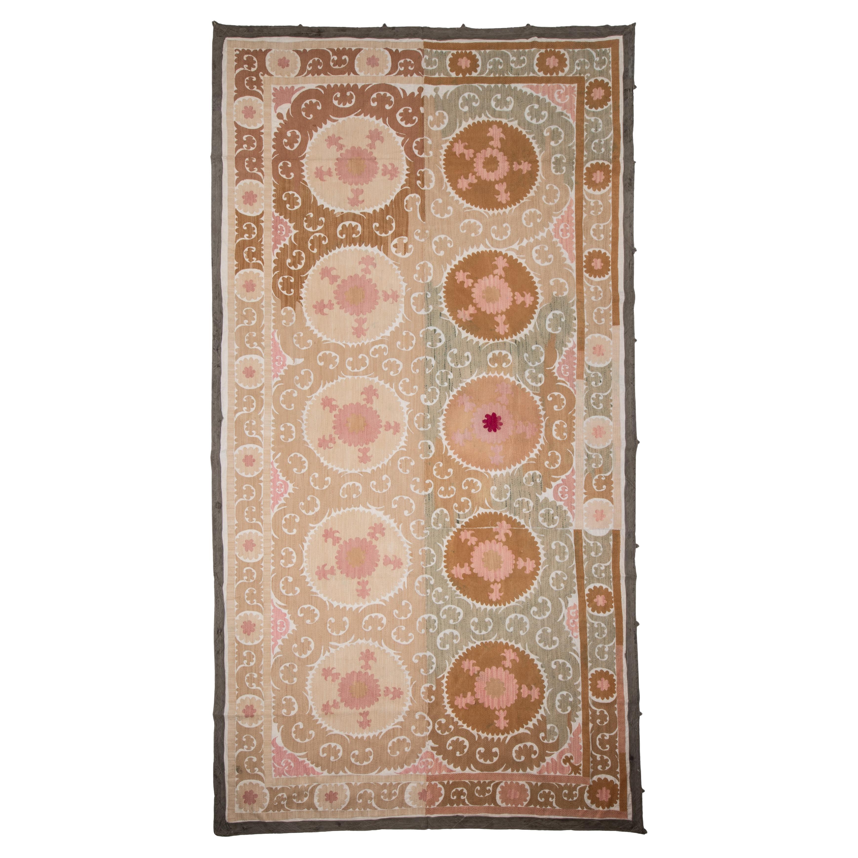 Dekorative Samarkand Suzani, Usbekistan, Mitte des 20. Jahrhunderts im Angebot