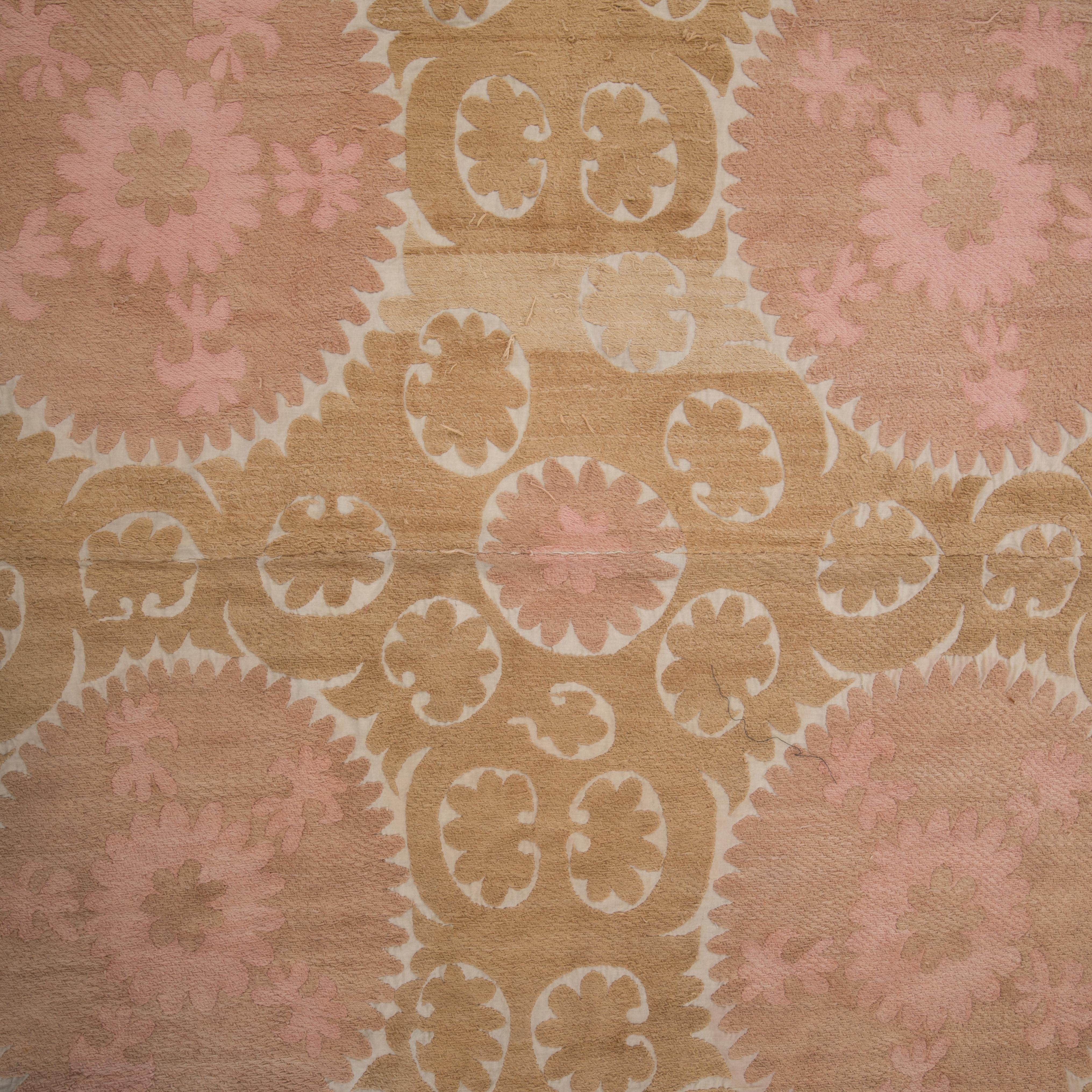Decorative Mid 20th C Neutral Samarkand Suzani with Pinks For Sale 2