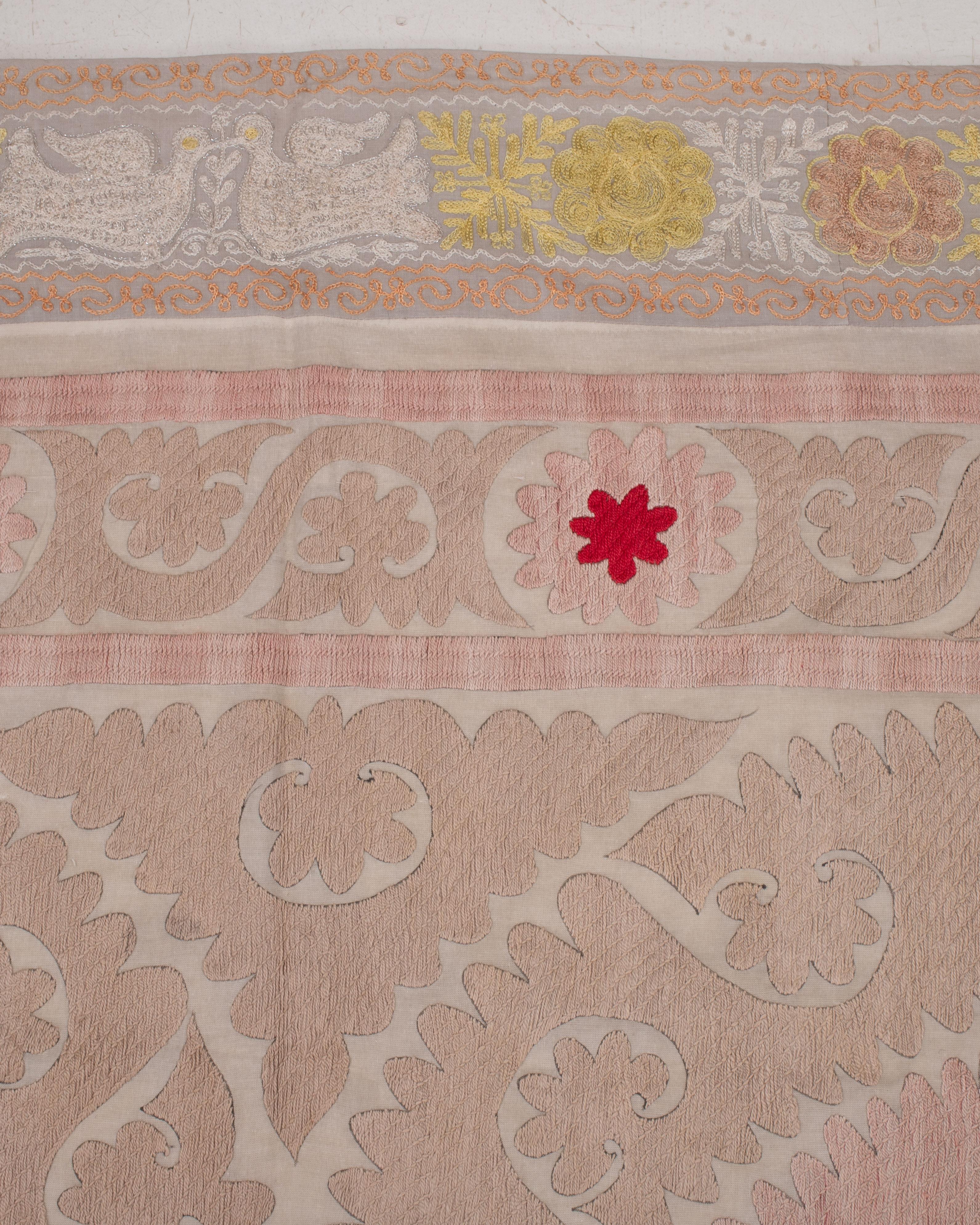 Décoratif A.I.C. Neutre Samarkand Suzani avec rouge, Ouzbékistan en vente 6