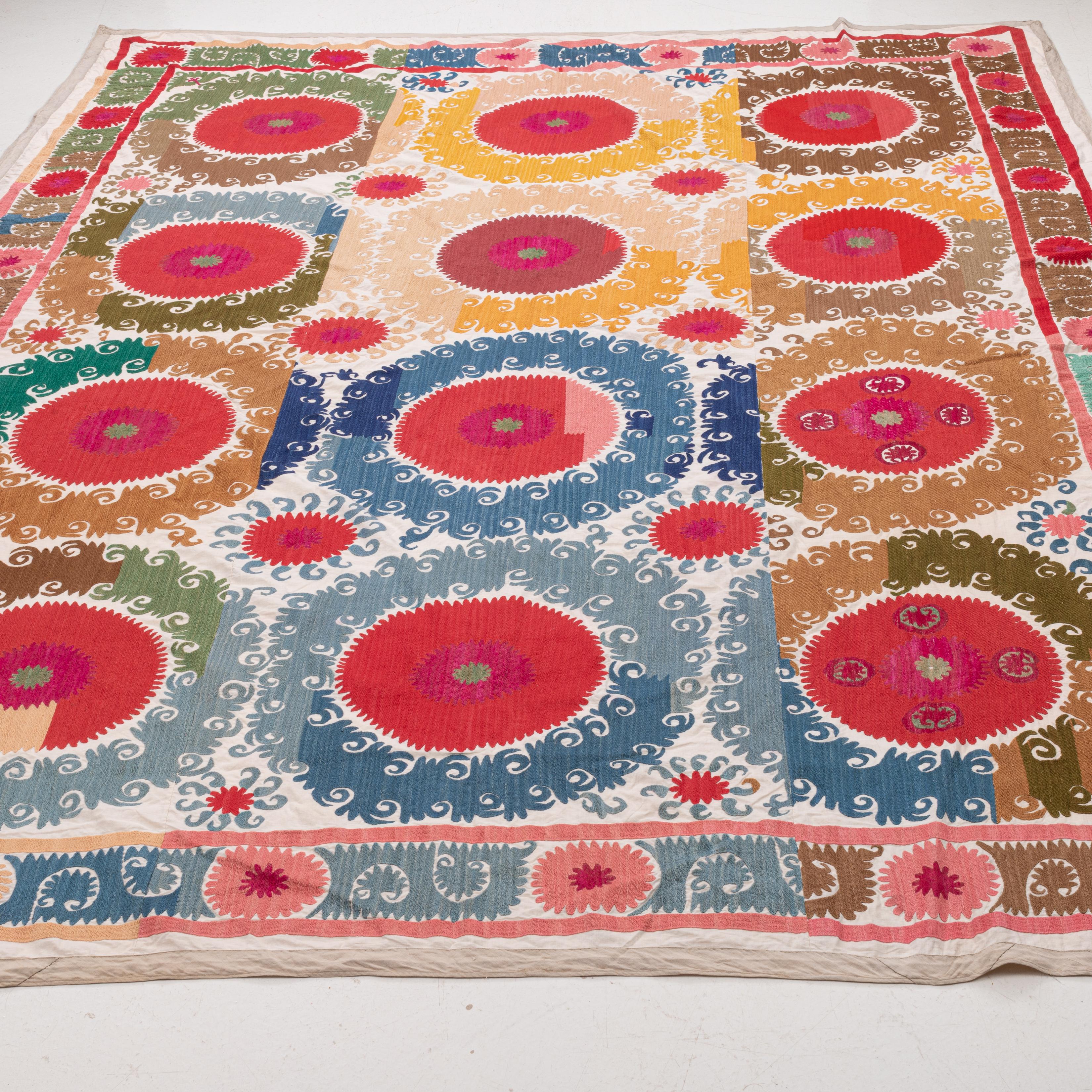 Brodé Décoratif A.I.C.  Samarkand Suzani, Uzbek en vente
