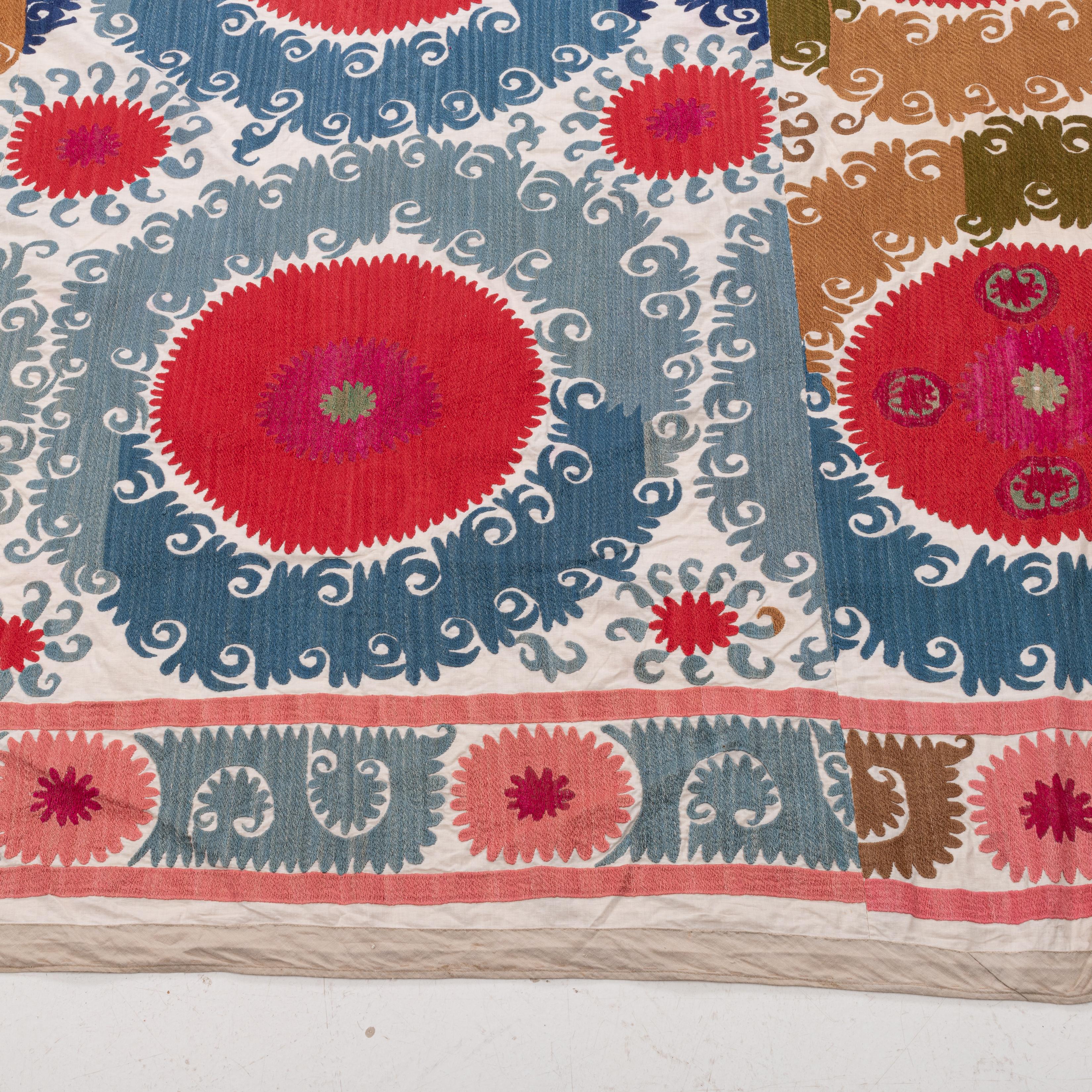 Décoratif A.I.C.  Samarkand Suzani, Uzbek État moyen - En vente à Istanbul, TR