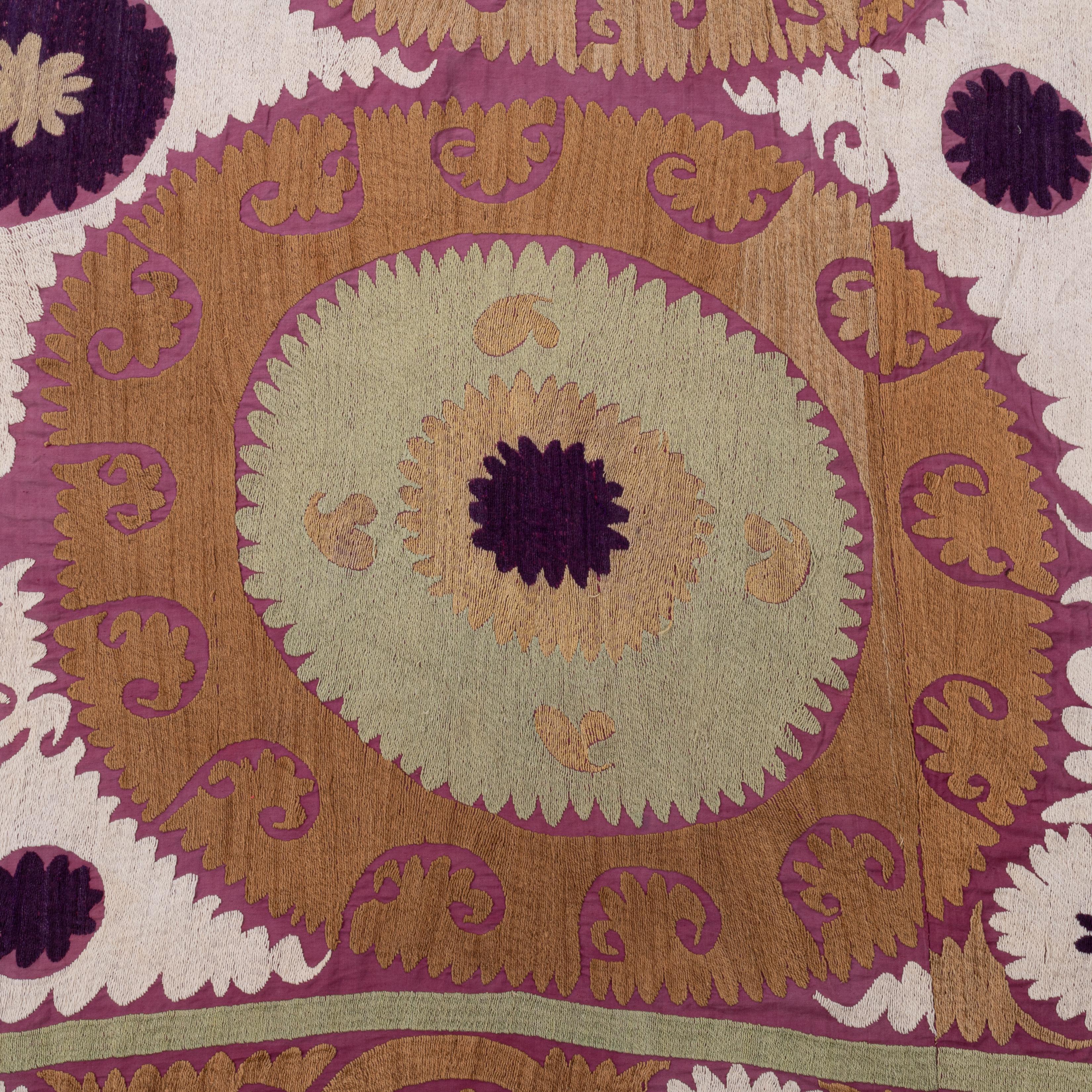 Dekorativ Mitte 20. Jh.  Samarkand Suzani, Usbekistan (20. Jahrhundert) im Angebot