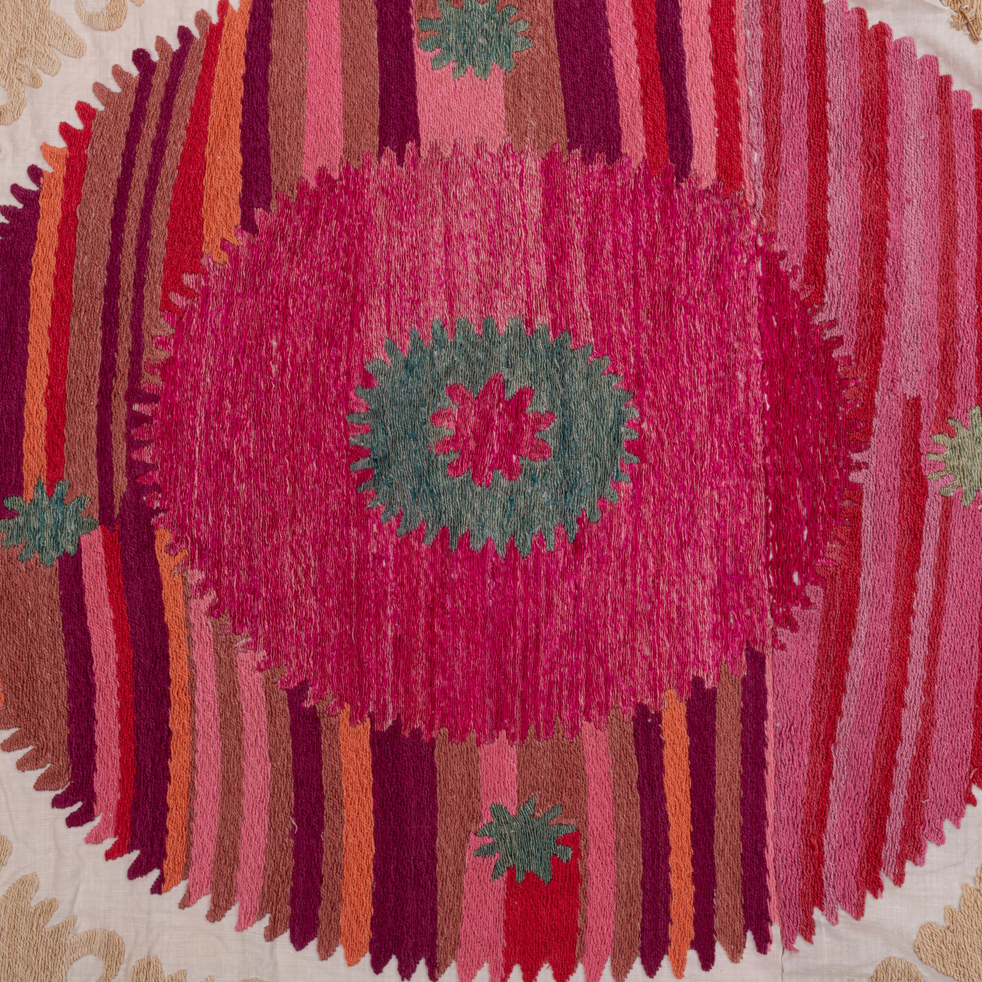 Décoratif A.I.C.  Samarkand Suzani, Uzbek en vente 1