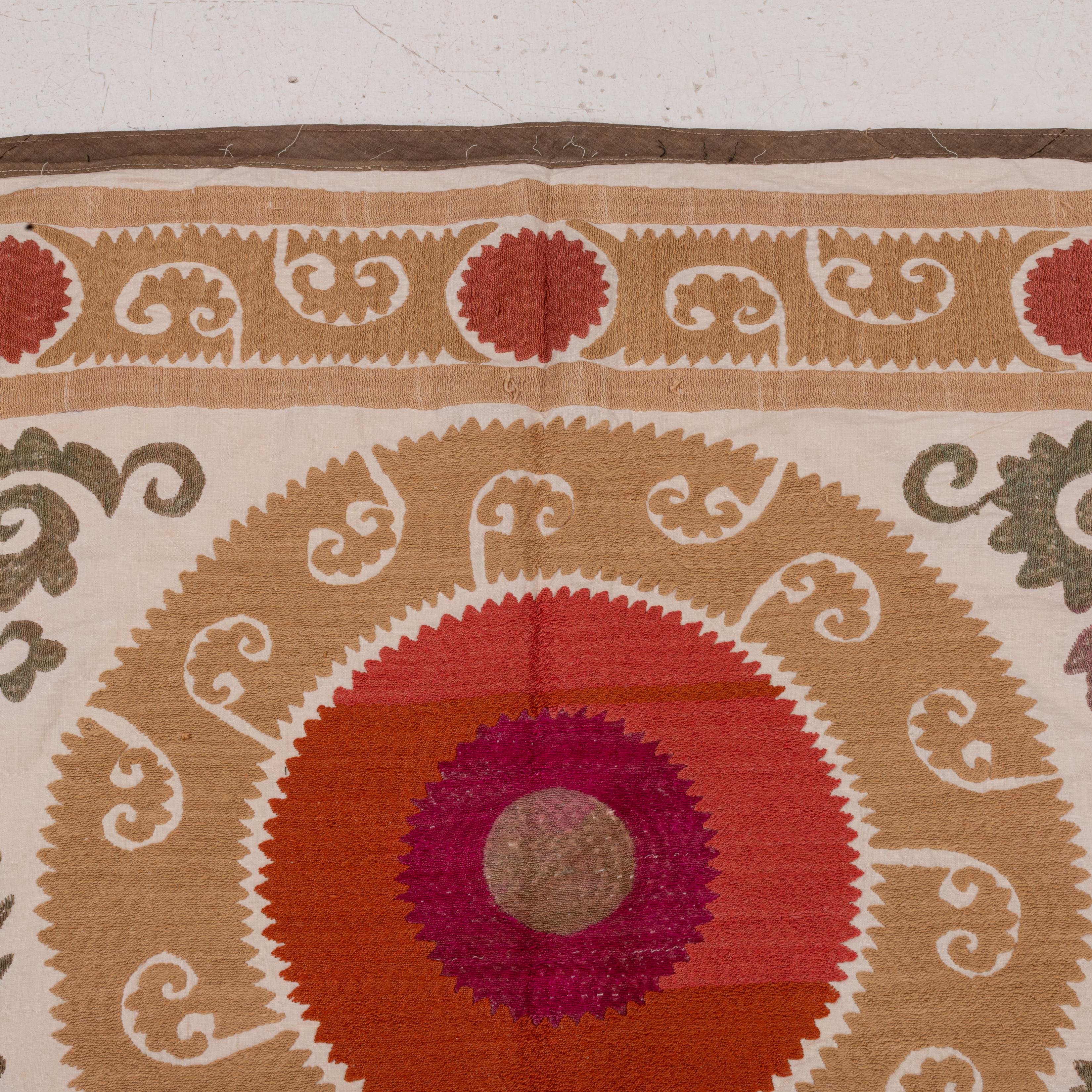 Décoratif A.I.C.  Samarkand Suzani, Uzbek en vente 2