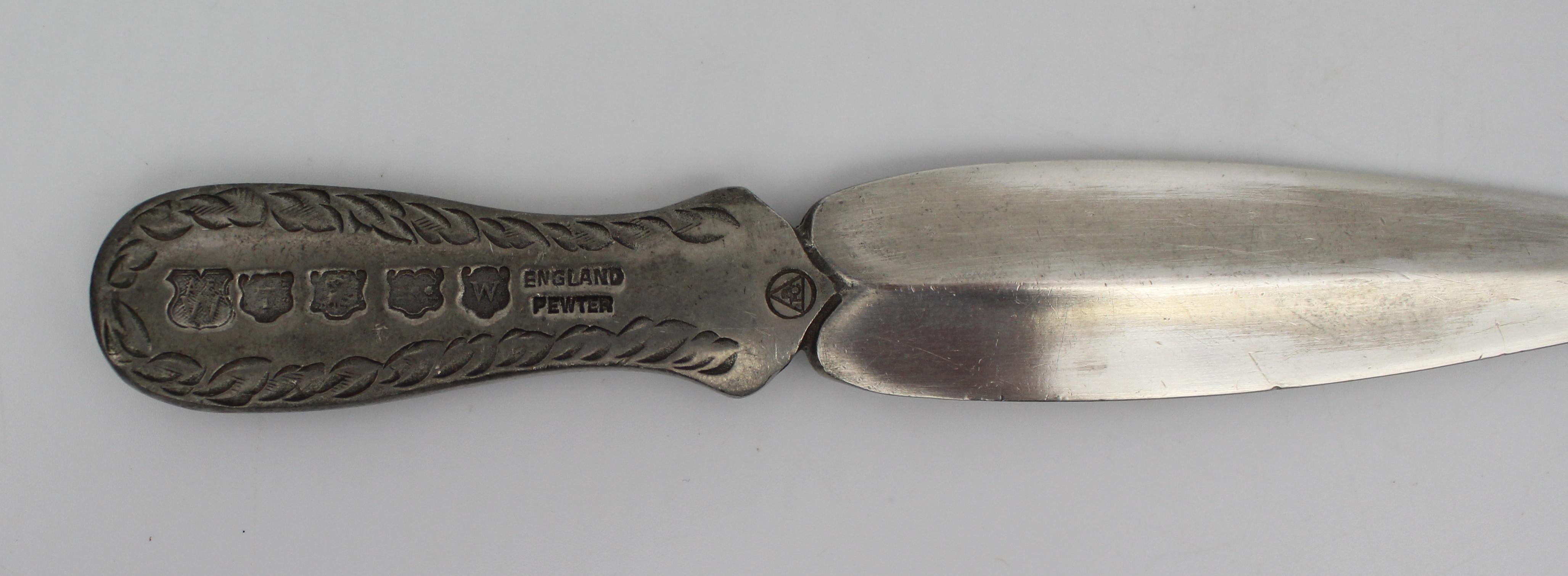 Decorative Mid-20th Century English Pewter Letter Opener In Good Condition For Sale In Worcester, GB