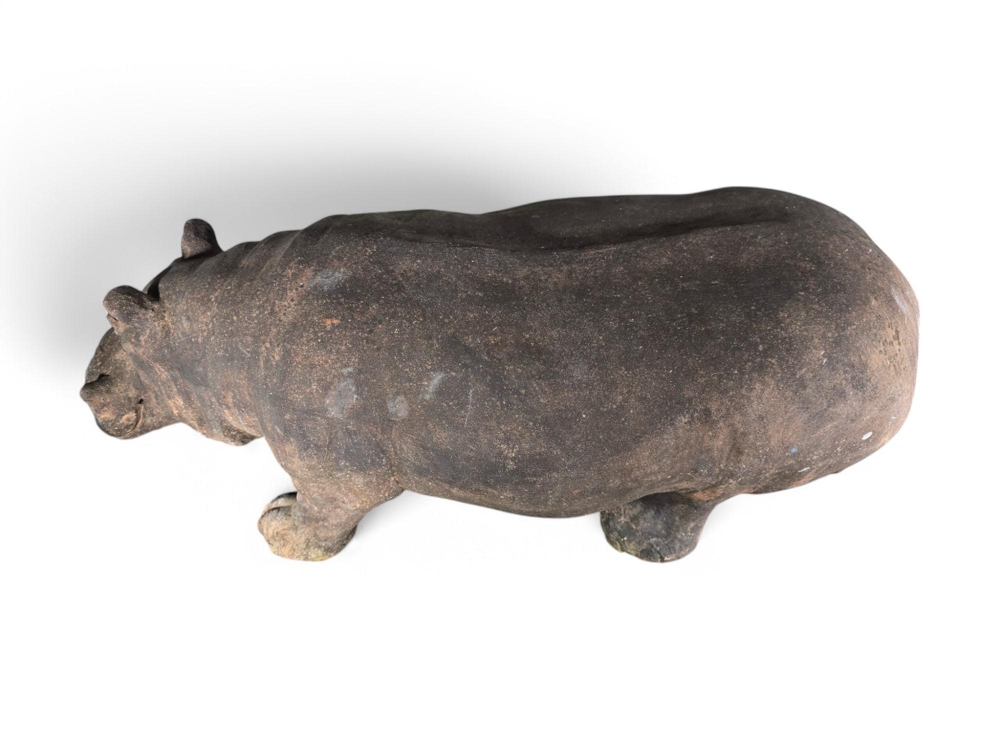 Ippopotamo decorativo in terracotta della metà del XX secolo, Toscana in vendita 1