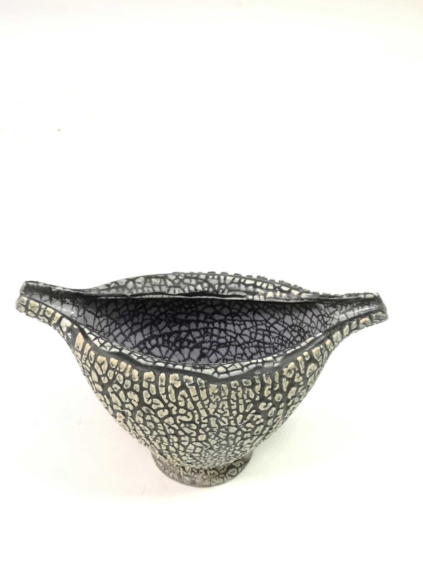 Decorative mid-century ceramic bowl by ceramicist Geza Gorka, 1960's. Signed on the base 