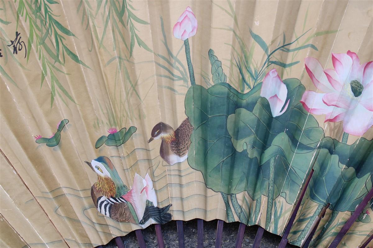 Large Decorative Mid-century Chinese Fan in Paper Decorated Painted Wooden Structure.
Decoration on gold leaf, of swans, herons and plants. very stylish.
It has some wear, as shown in the photos.