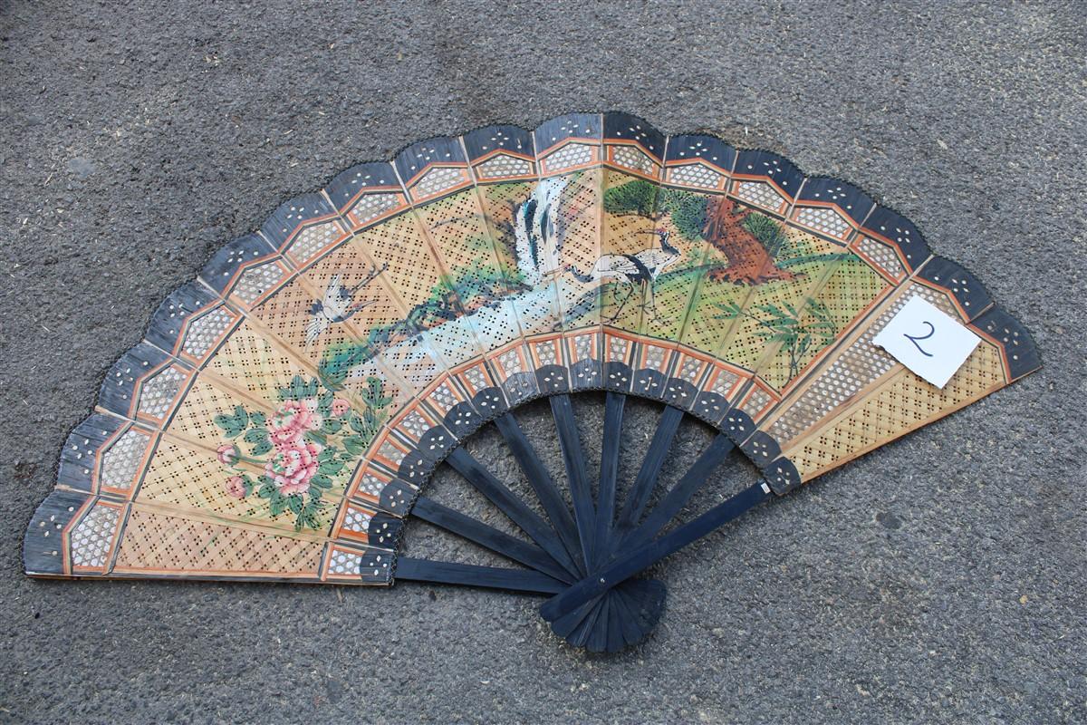 Decorative Mid-Century Chinese Fan in Paper Decorated Painted Wooden Structure In Good Condition For Sale In Palermo, Sicily