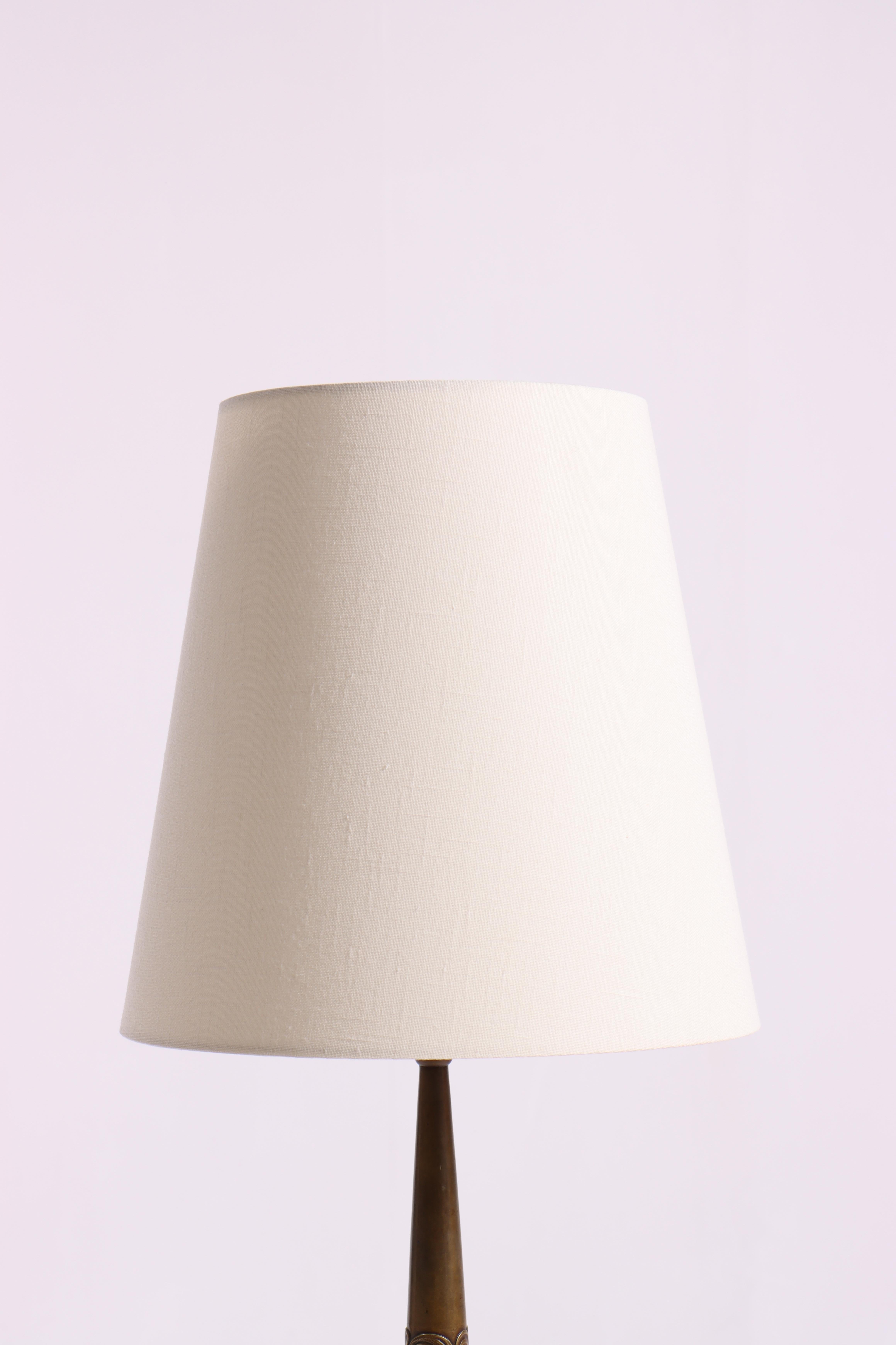 Lampe de table danoise décorative du milieu du siècle dernier en laiton, années 1940 en vente 3