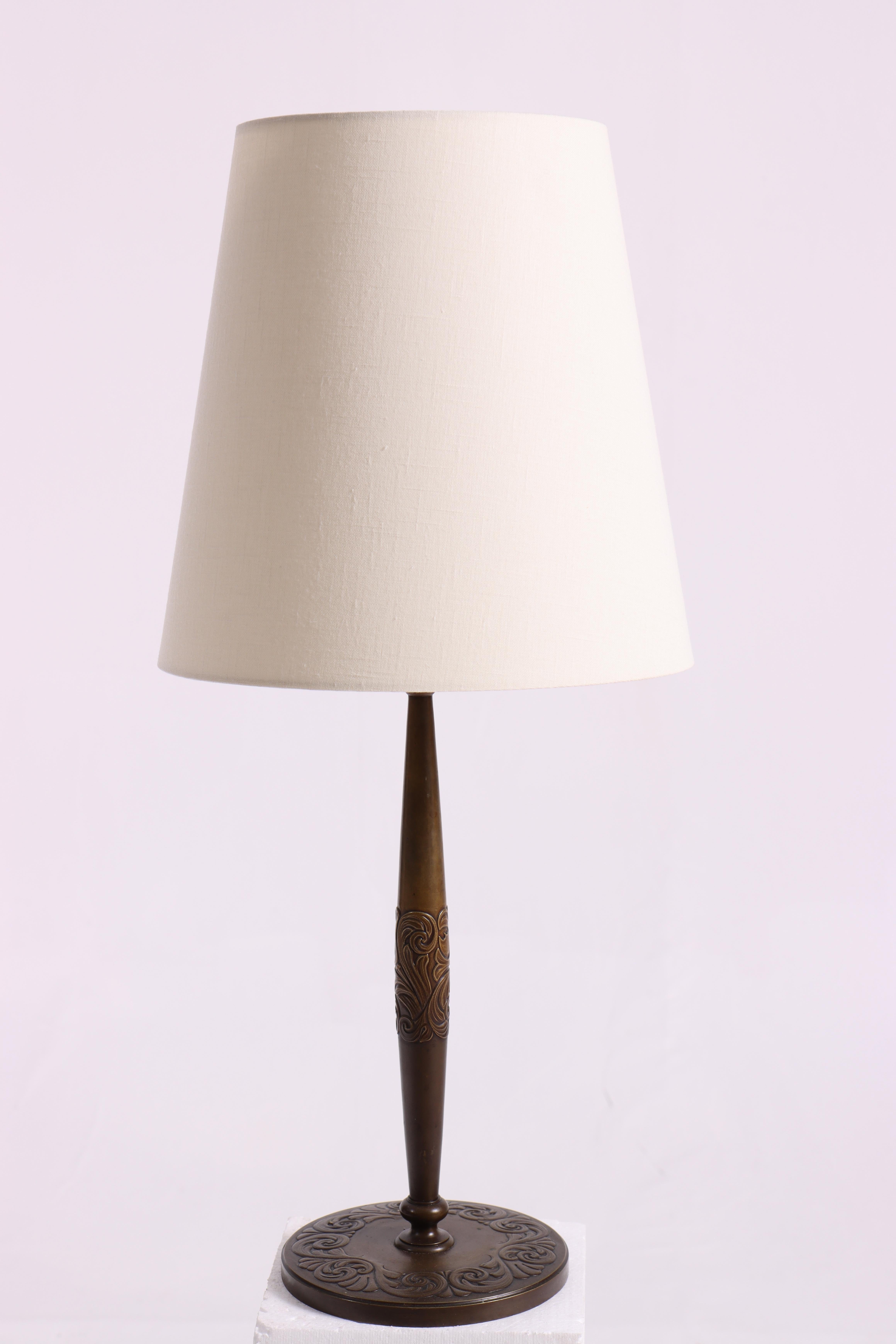 Lampe de table danoise décorative du milieu du siècle dernier en laiton, années 1940 en vente 2