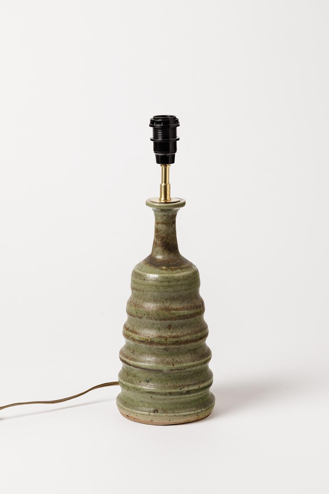 Fontcombault

Table en céramique française du milieu du 20e siècle avec une glaçure de couleur verte.

Réalisé vers 1970, pièce unique en céramique

Vendu sans abat-jour

Le système électrique est bon

Dimensions de la céramique : hauteur