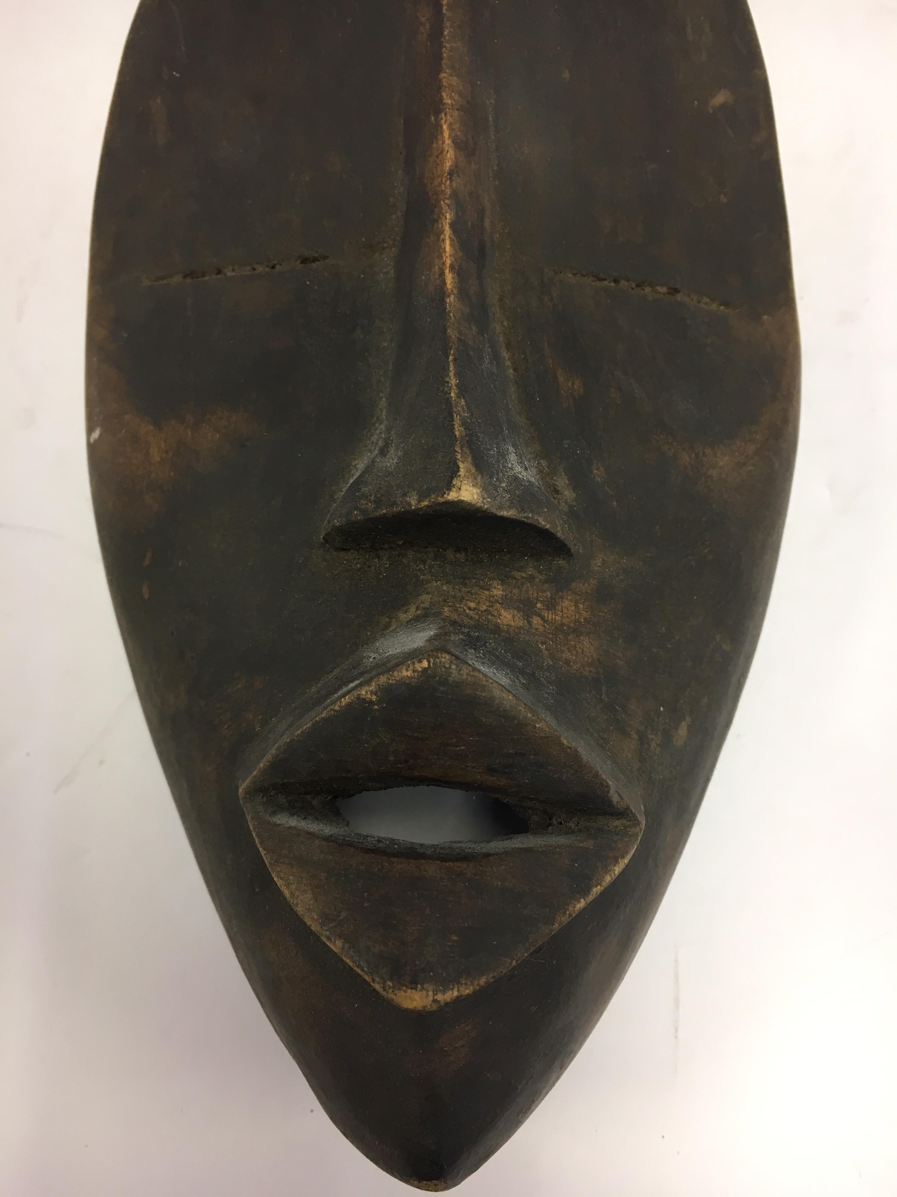 Decorative Mid-Century Modern African Folk Art Hanging Tribal Mask Sculpture In Excellent Condition In West Hartford, CT