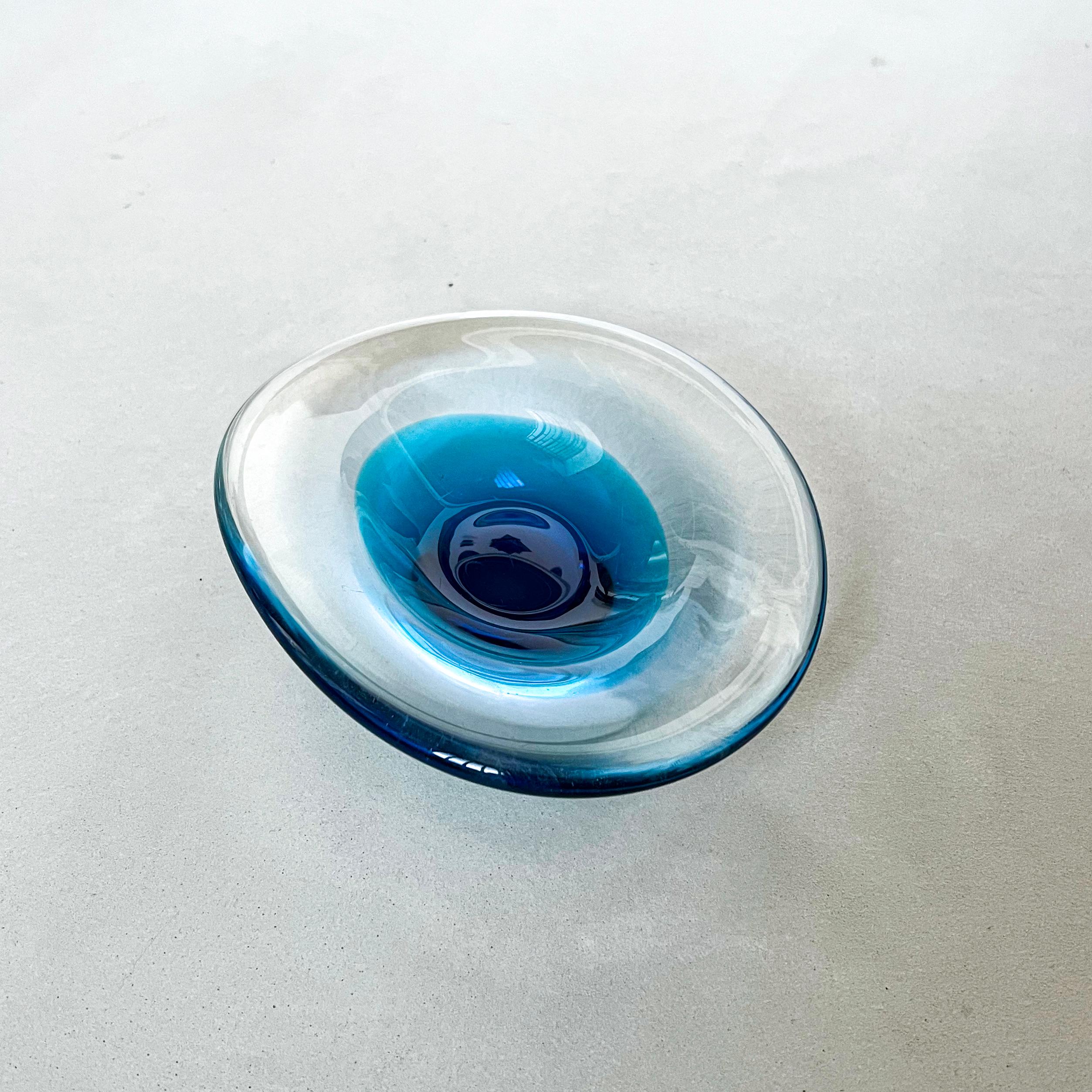 Decorative Mid-Century Modern Murano Bowl, Blue Sommerso Glass For Sale 1