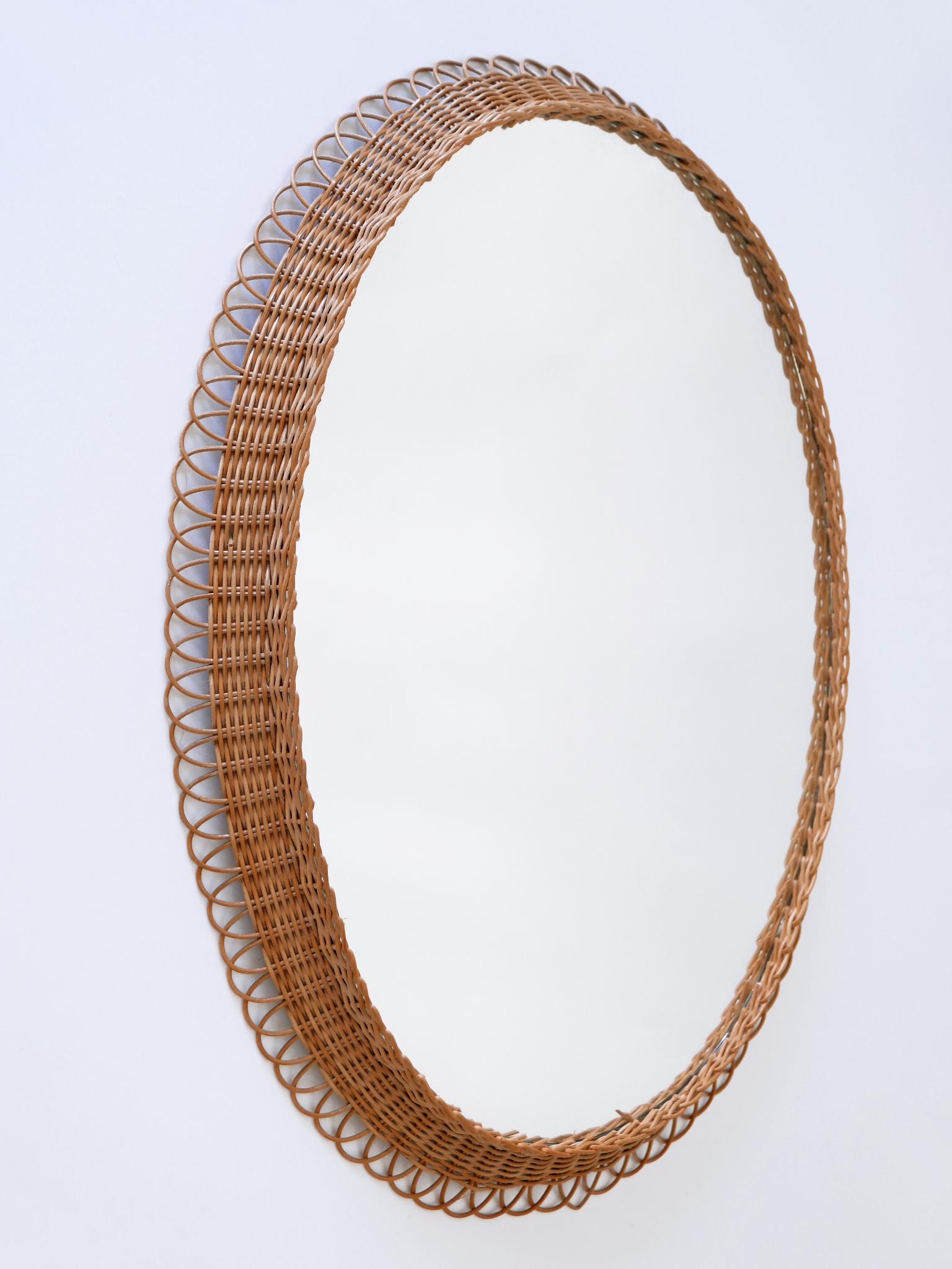 Decorative Mid-Century Modern Rattan Oval Wall Mirror Germany, 1960s In Good Condition For Sale In Munich, DE