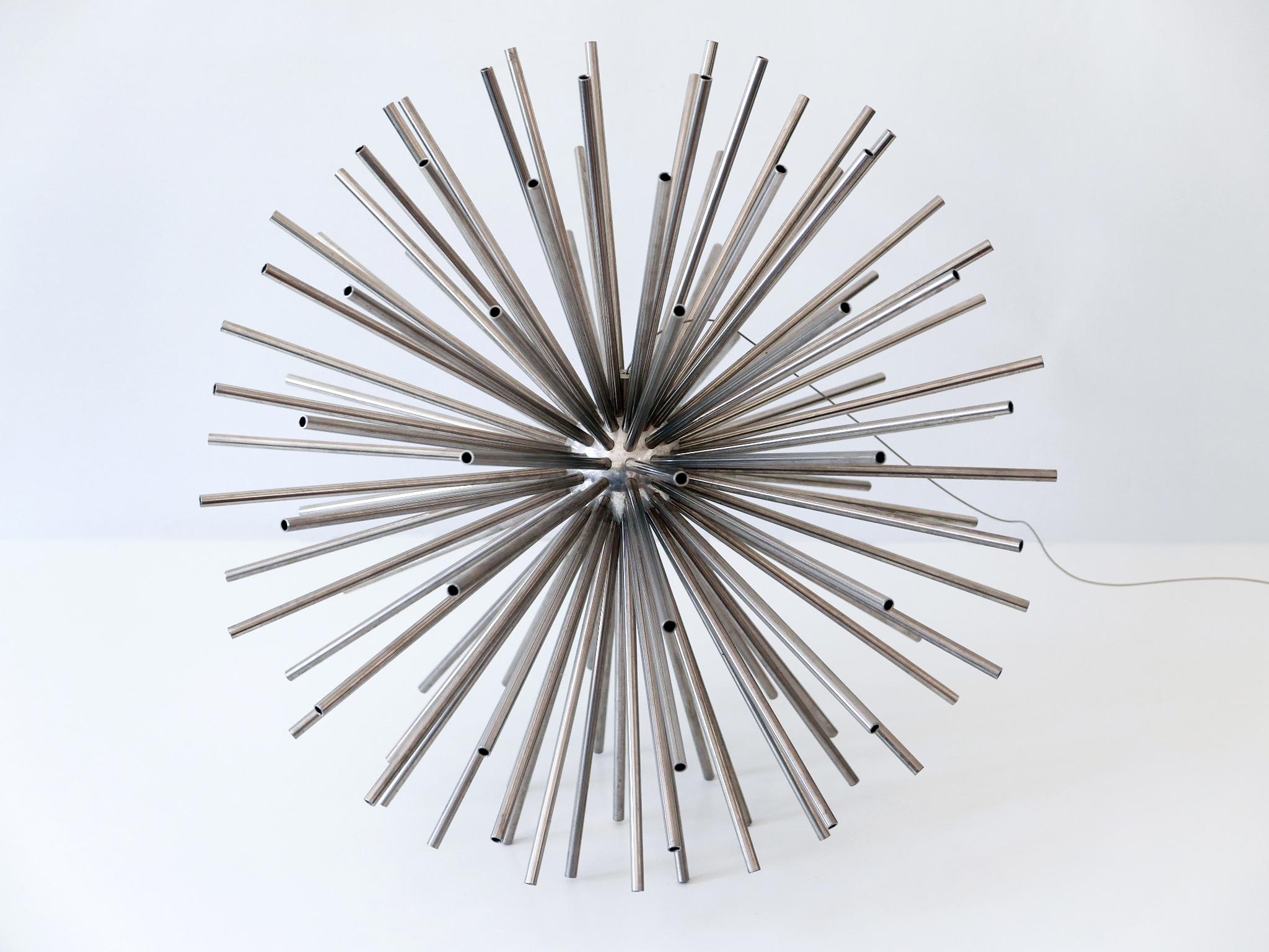 Exceptional and highly decorative Mid-Century Modern sculpture or decorative object »Asteroid«, »Sea Urchin« or »Sunburst«. Designed by Jerry Fels & Curtis Freiler for Curtis Jere, USA, 1970s.

Executed in aluminium rods, the sculpture can be