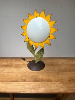 Decorative Midcentury Italian Hand Crafted Metal Painted Sunflower Table Lamp