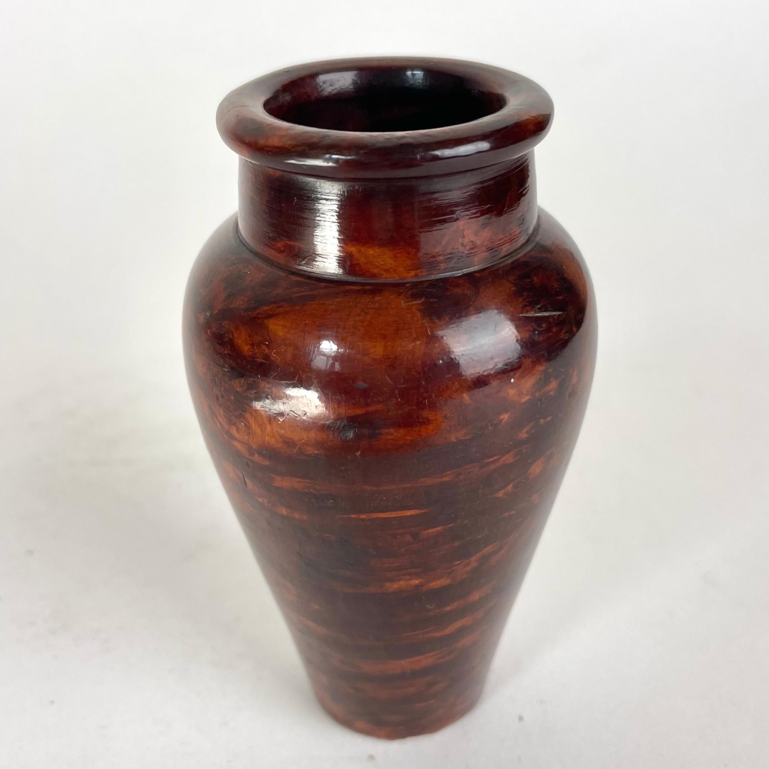 Europeo Vaso decorativo in miniatura/tazza per matite in radica di Thuja, anni '20 in vendita