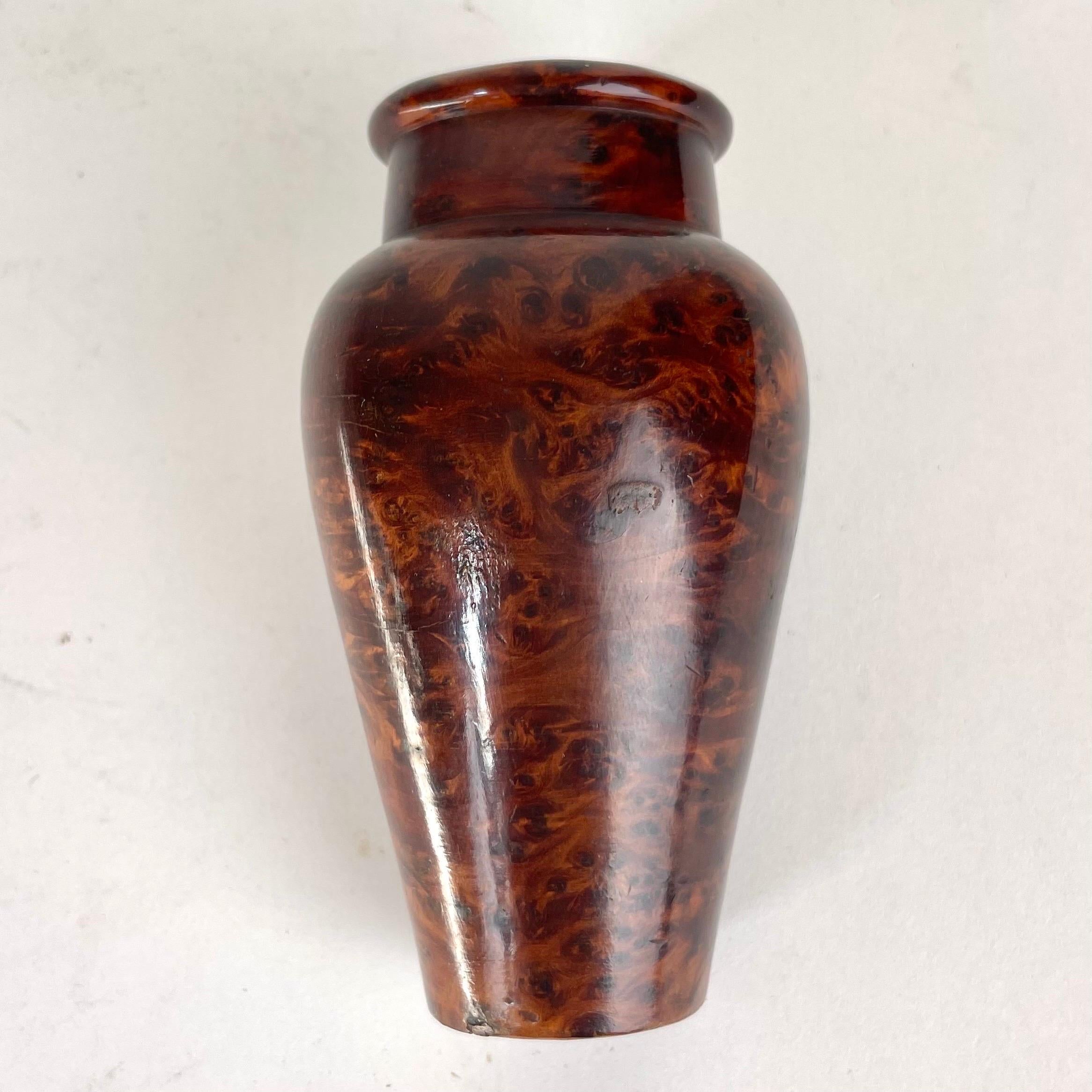 Inizio XX secolo Vaso decorativo in miniatura/tazza per matite in radica di Thuja, anni '20 in vendita