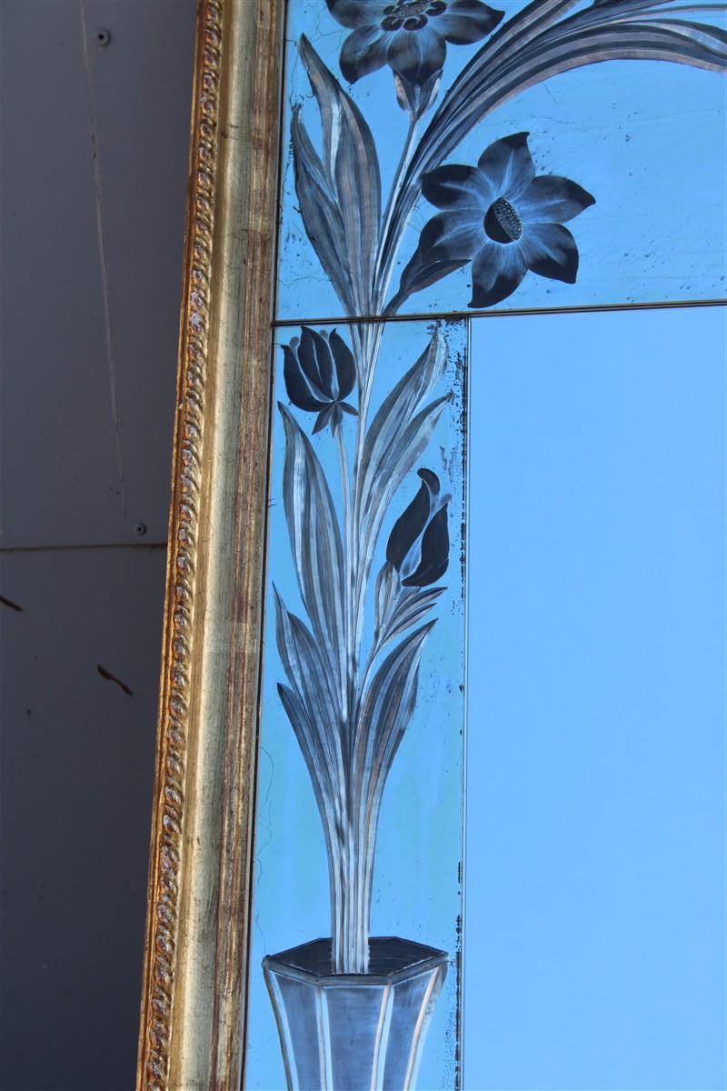 Dekorativer Spiegel Frankreich 1930 mit Gravuren in Silber Floraler Rahmen in Gold im Angebot 1