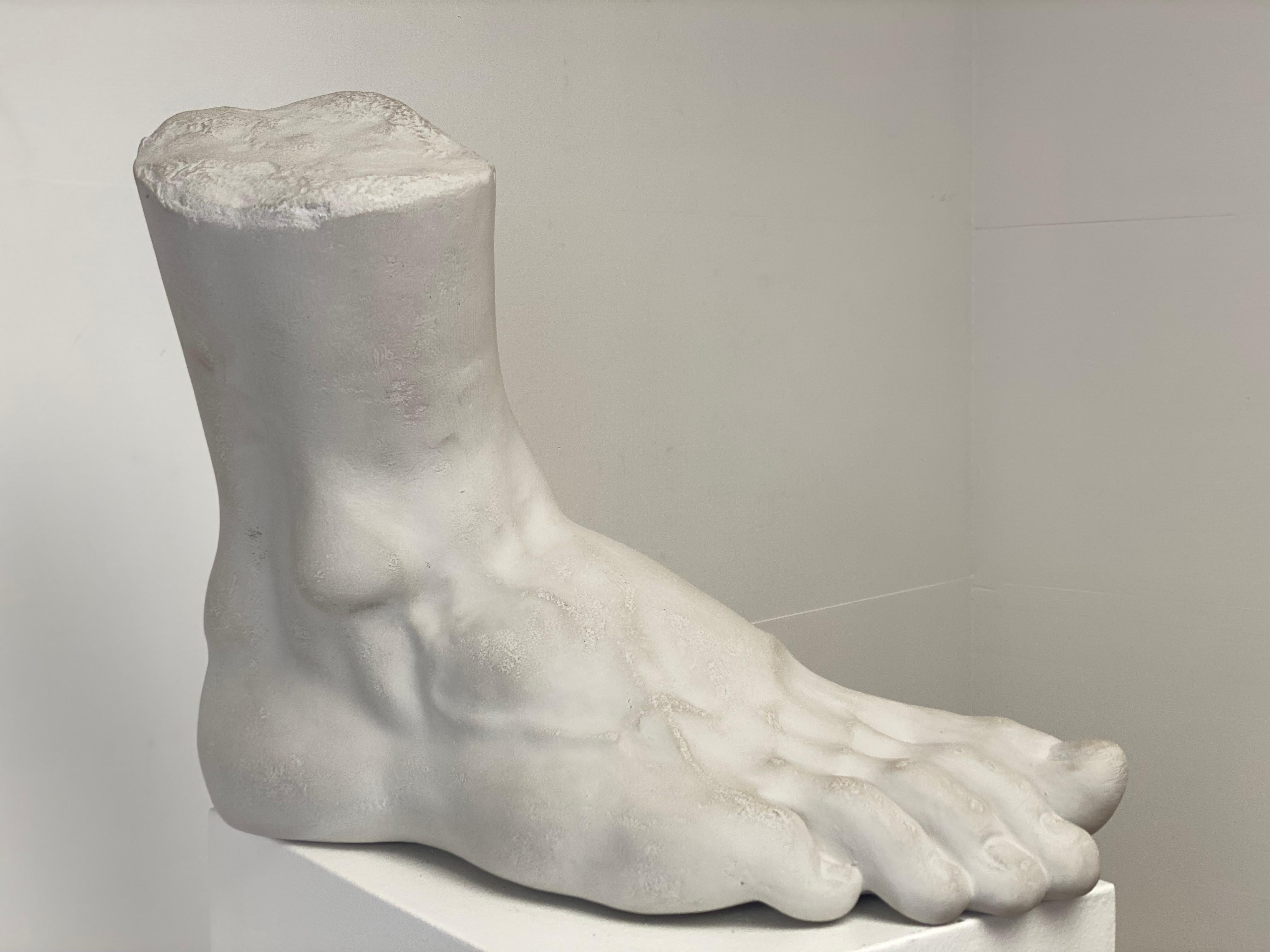 Dekoratives Modell eines Fußes im Angebot 8