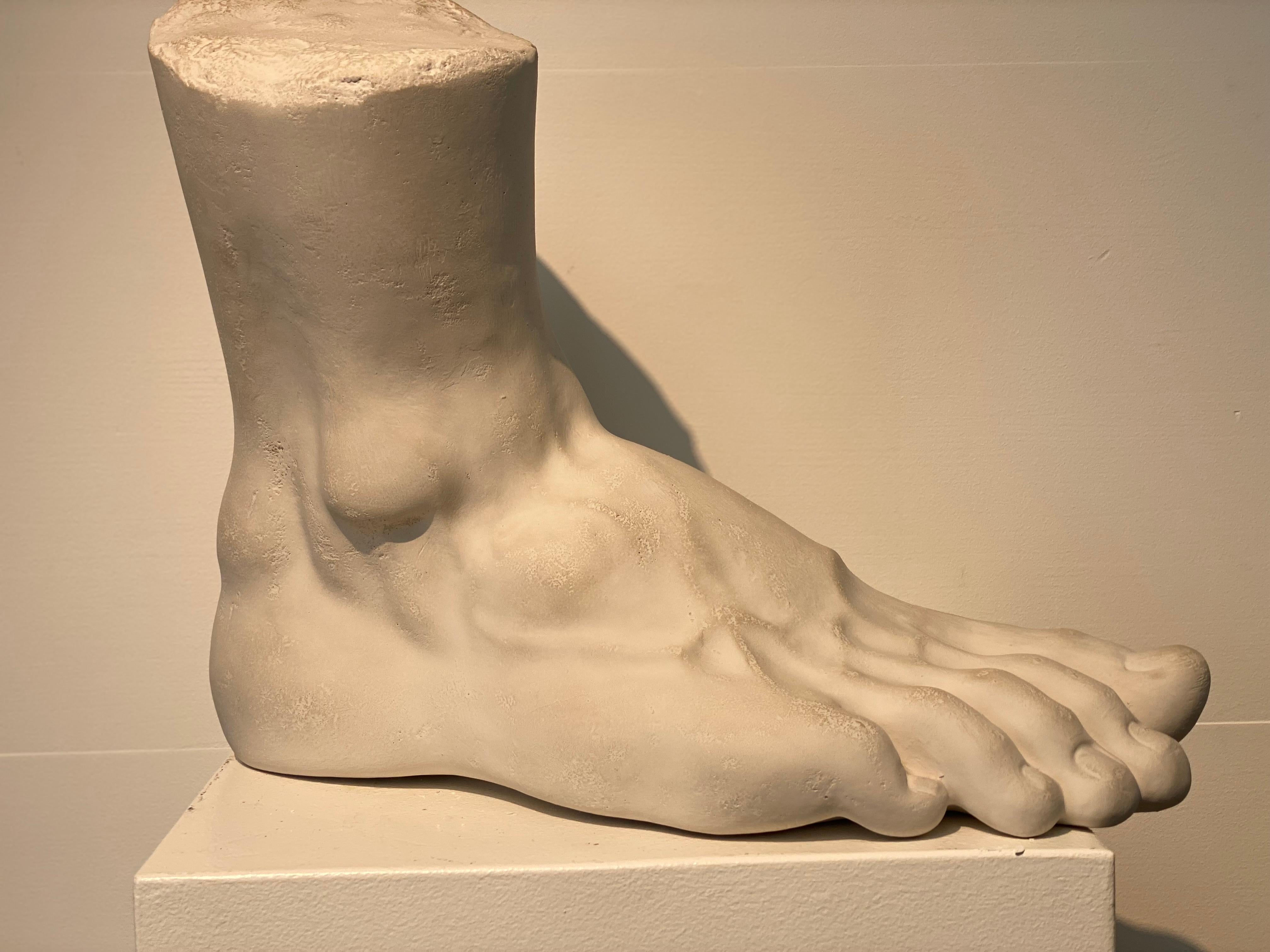 Dekoratives Modell eines Fußes (Patiniert) im Angebot