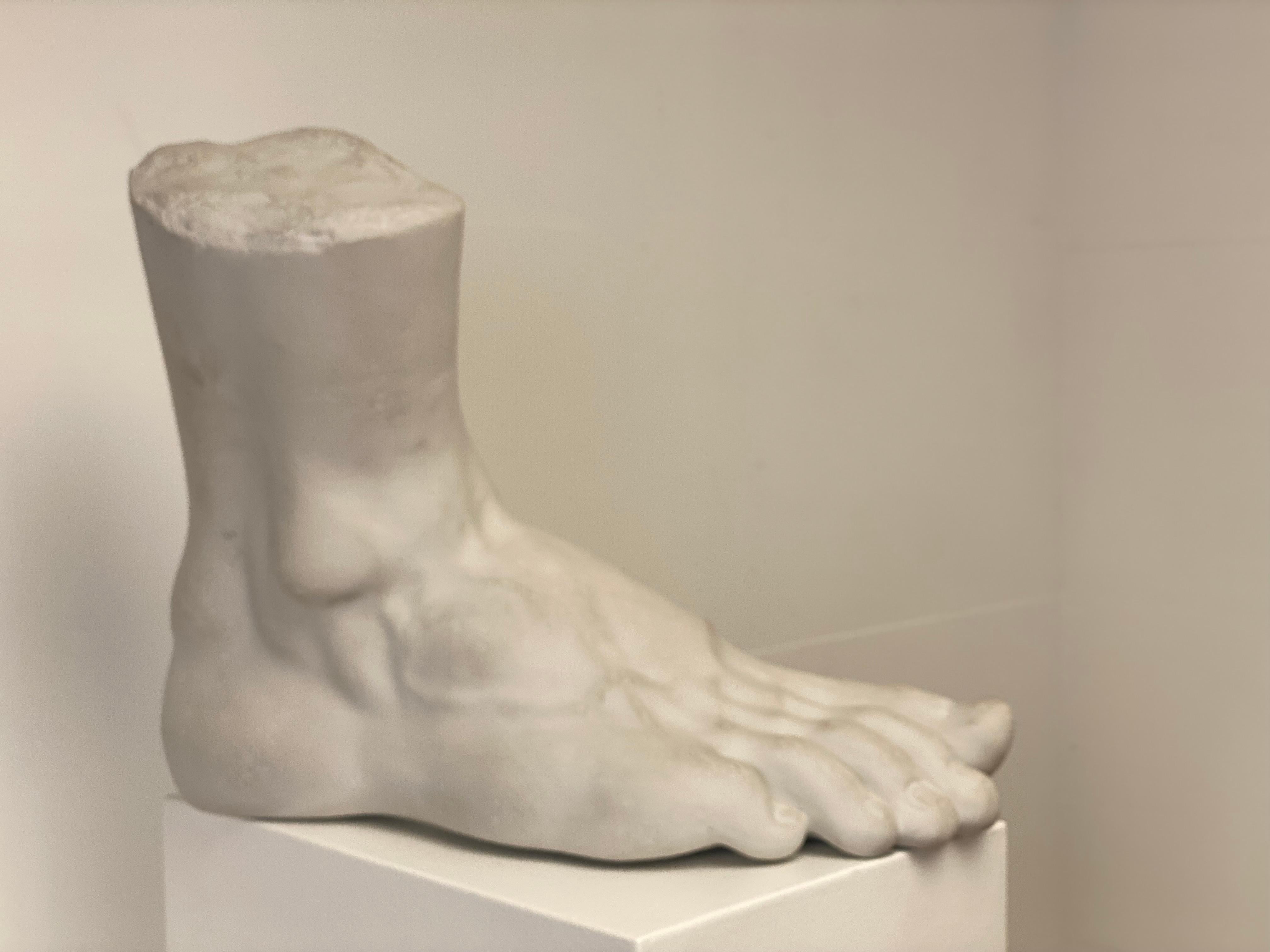 Dekoratives Modell eines Fußes (Gips) im Angebot