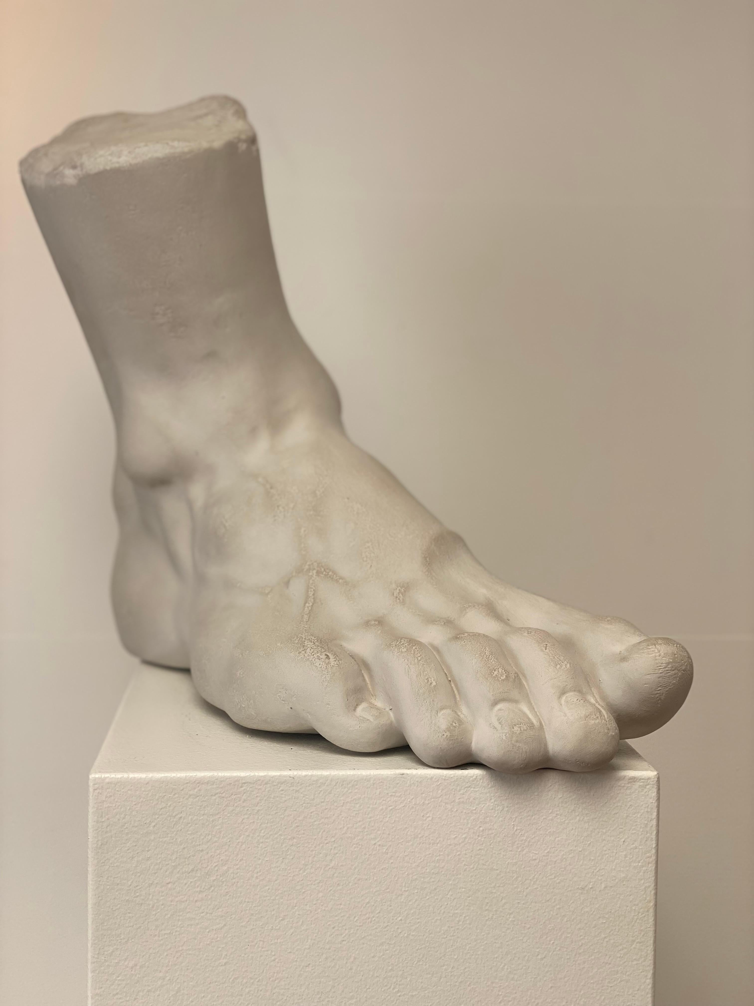 Dekoratives Modell eines Fußes im Angebot 2