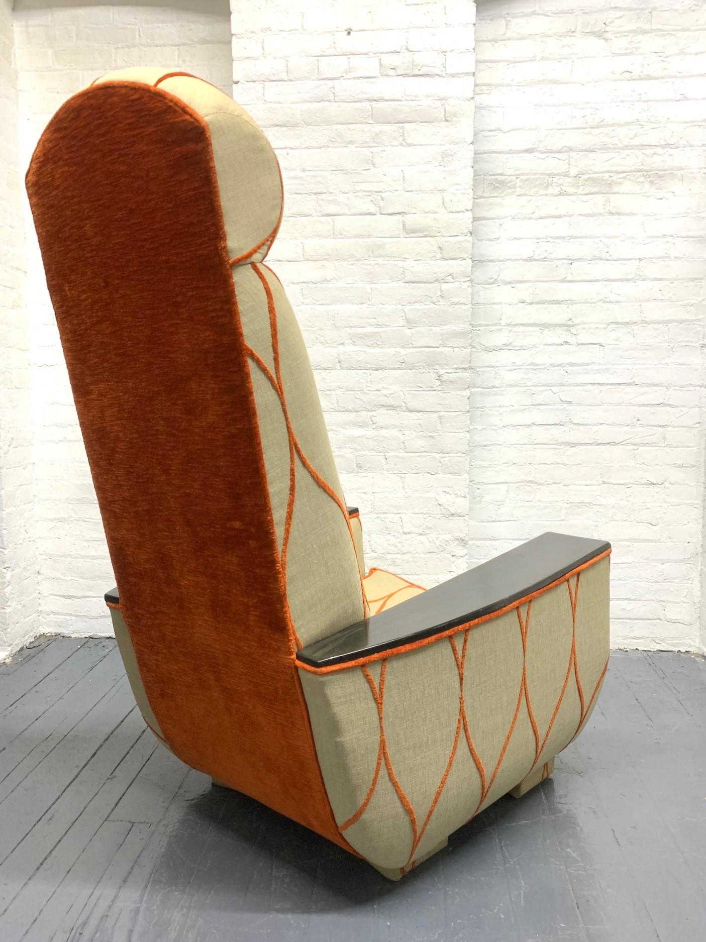Dekorativer moderner Sessel mit hoher Rückenlehne (Ende des 20. Jahrhunderts) im Angebot