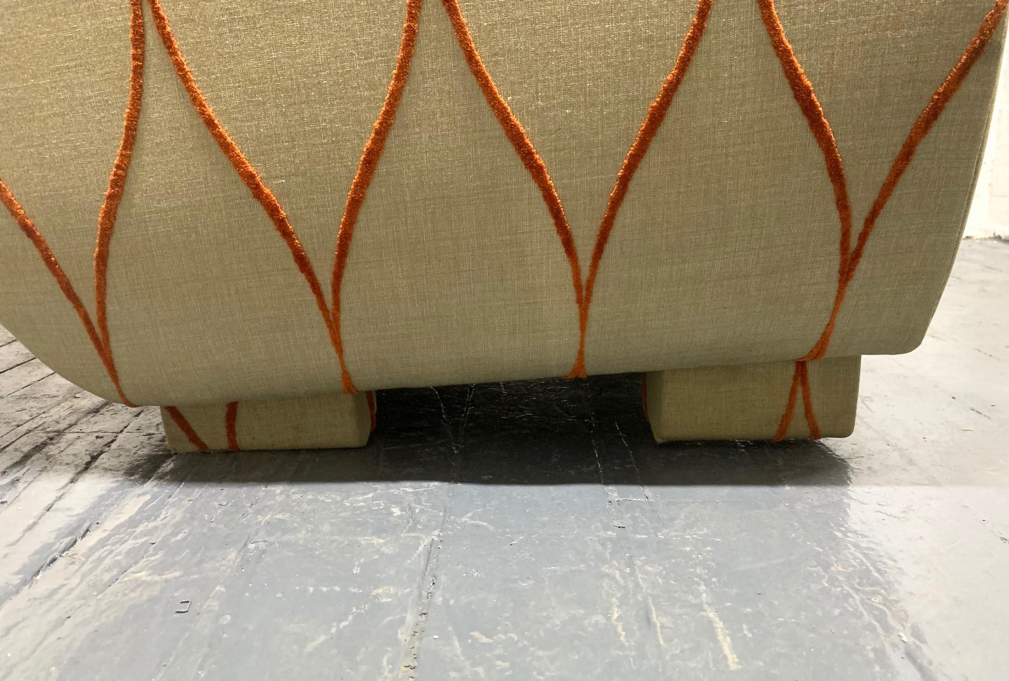 Tissu d'ameublement Fauteuil décoratif moderne à haut dossier en vente