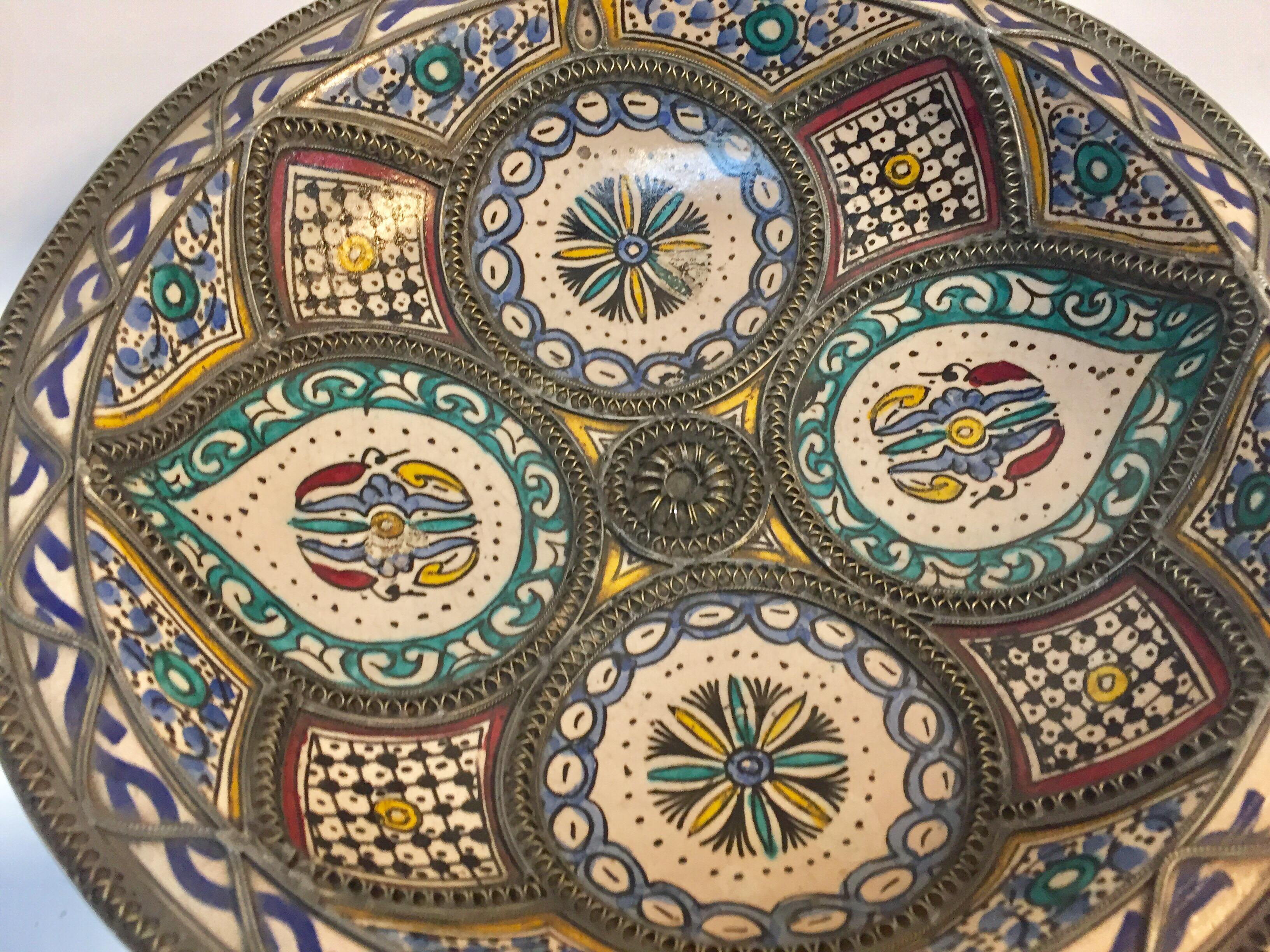 Decorative Moroccan Handcrafted Ceramic Bowl from Fez im Zustand „Gut“ in North Hollywood, CA
