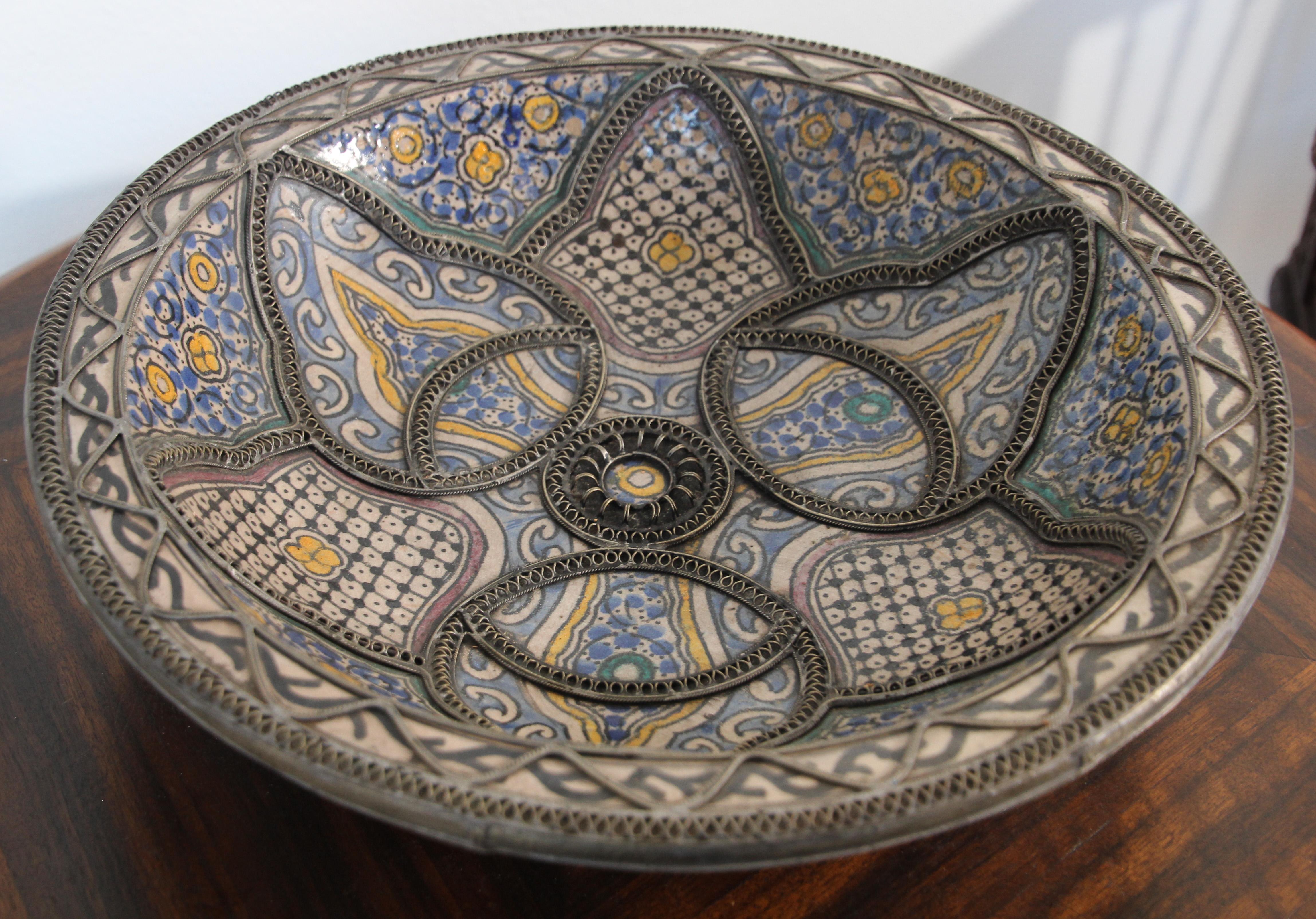 Coupe décorative mauresque marocaine en céramique fabriquée à la main de Fez en vente 8