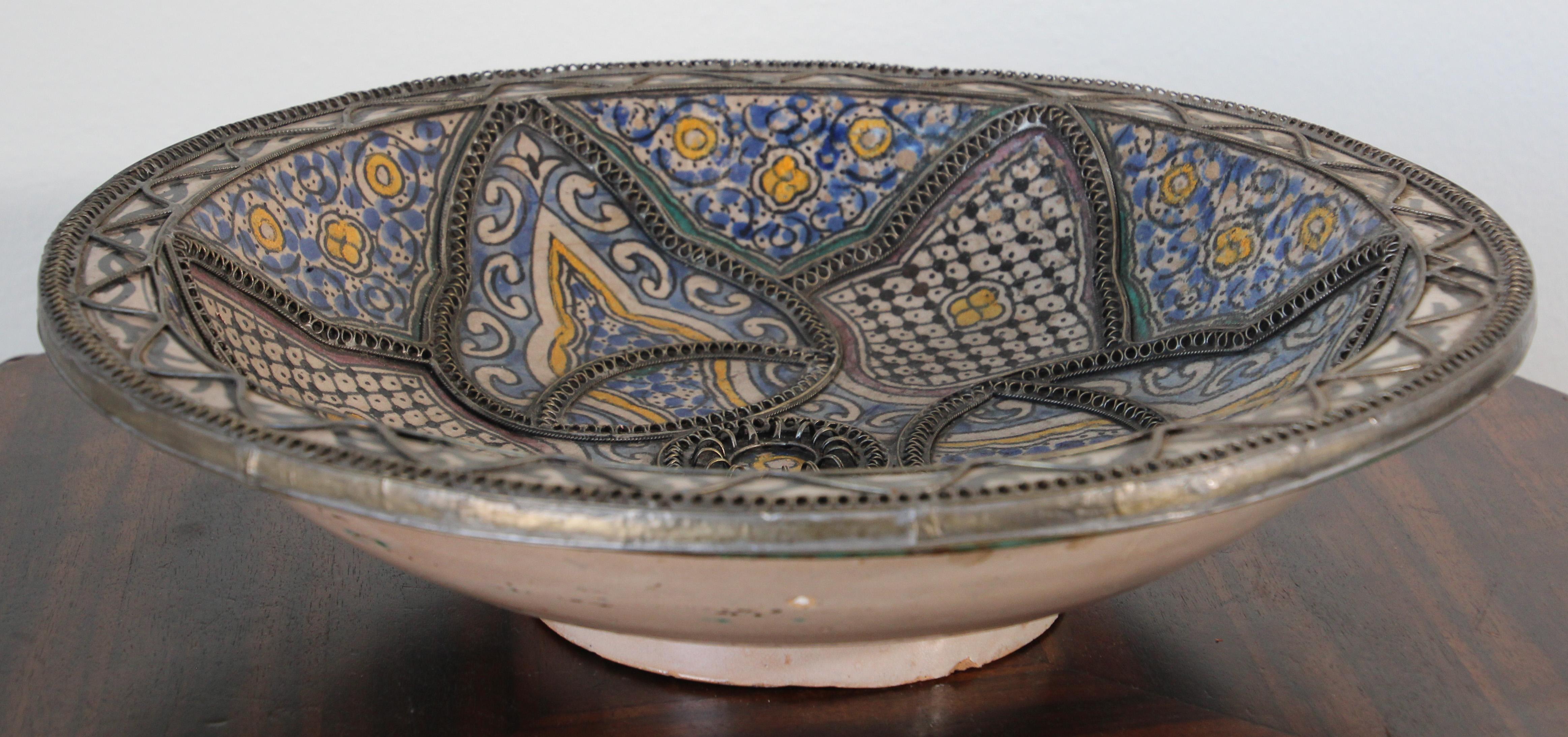 Coupe décorative mauresque marocaine en céramique fabriquée à la main de Fez en vente 9