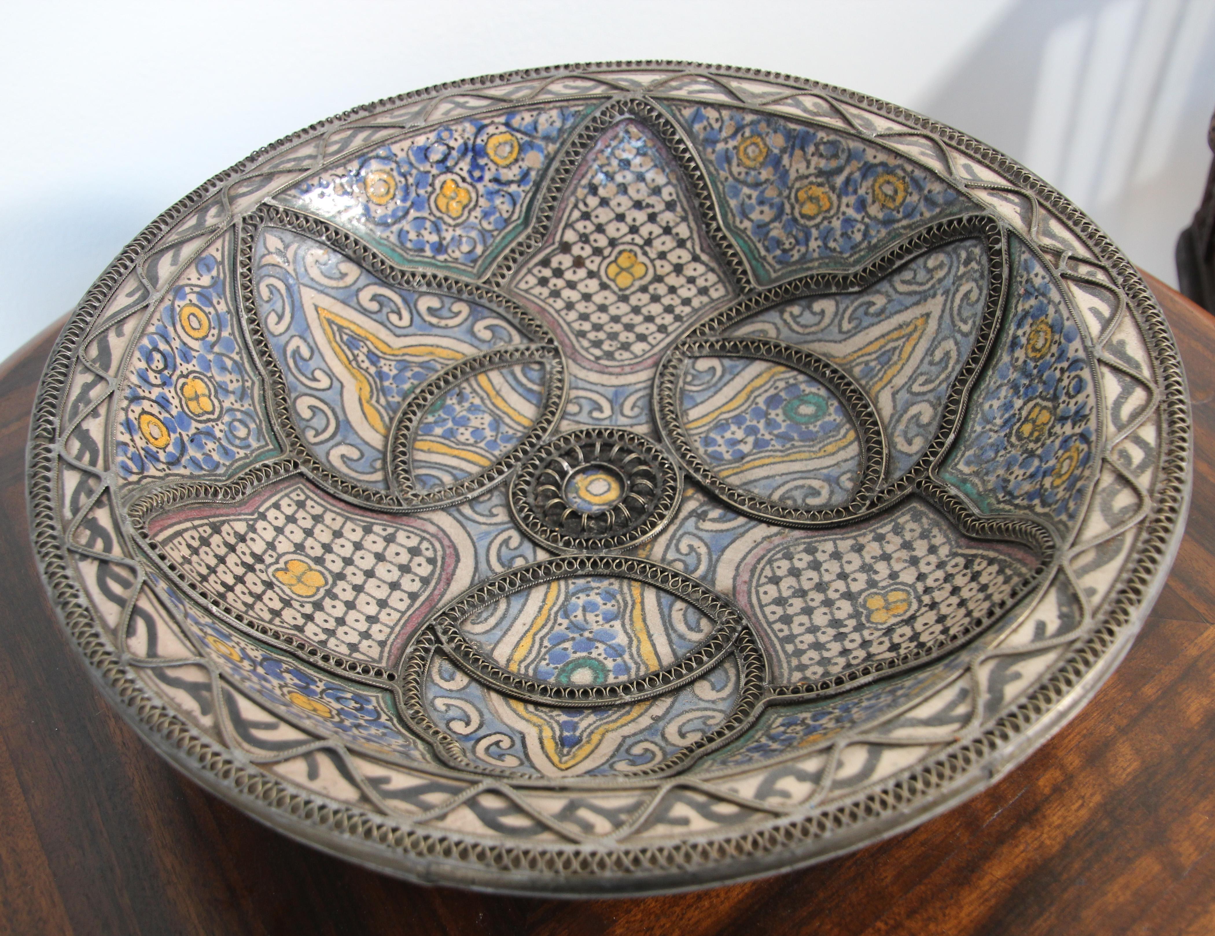 Mauresque Coupe décorative mauresque marocaine en céramique fabriquée à la main de Fez en vente