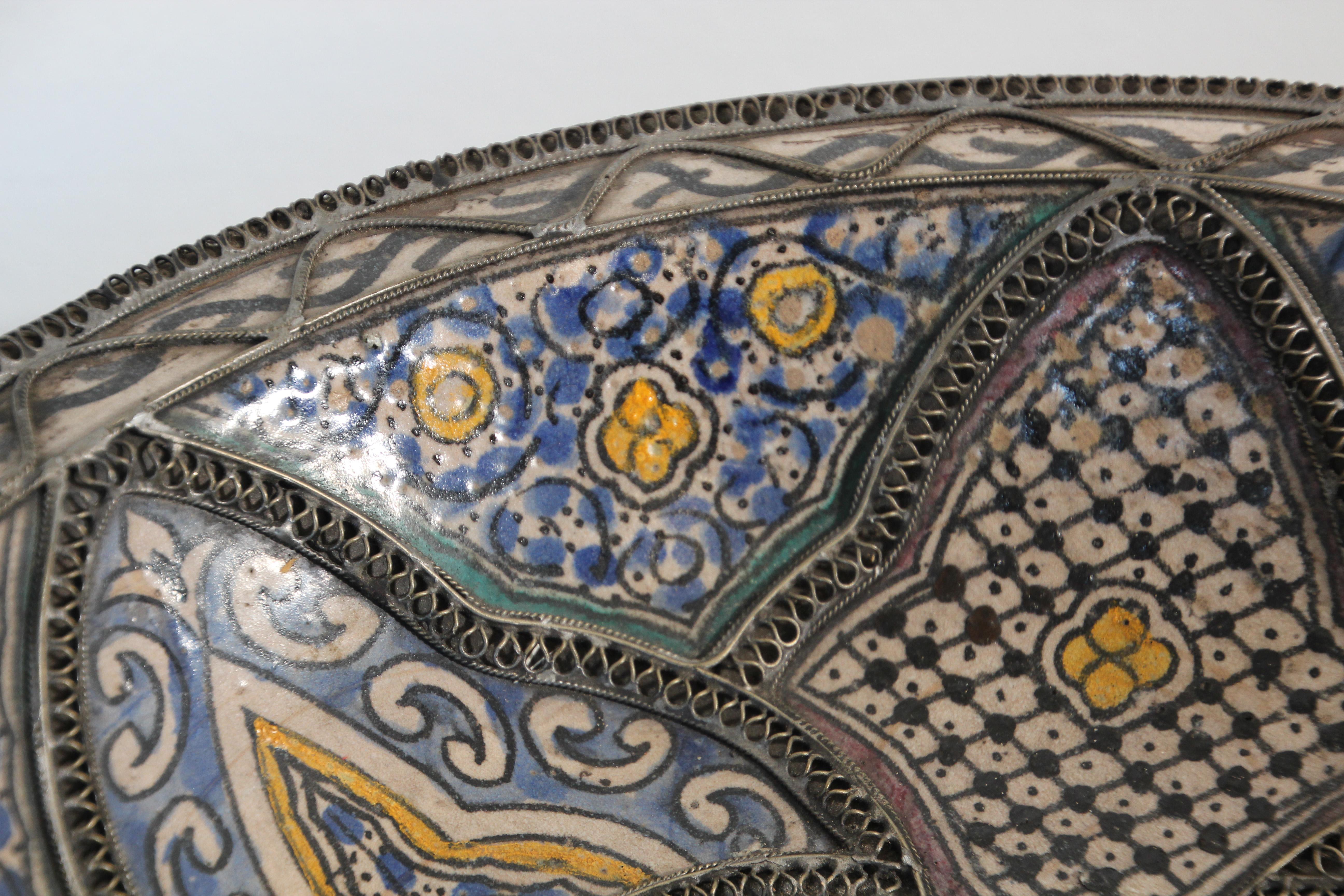Céramique Coupe décorative mauresque marocaine en céramique fabriquée à la main de Fez en vente