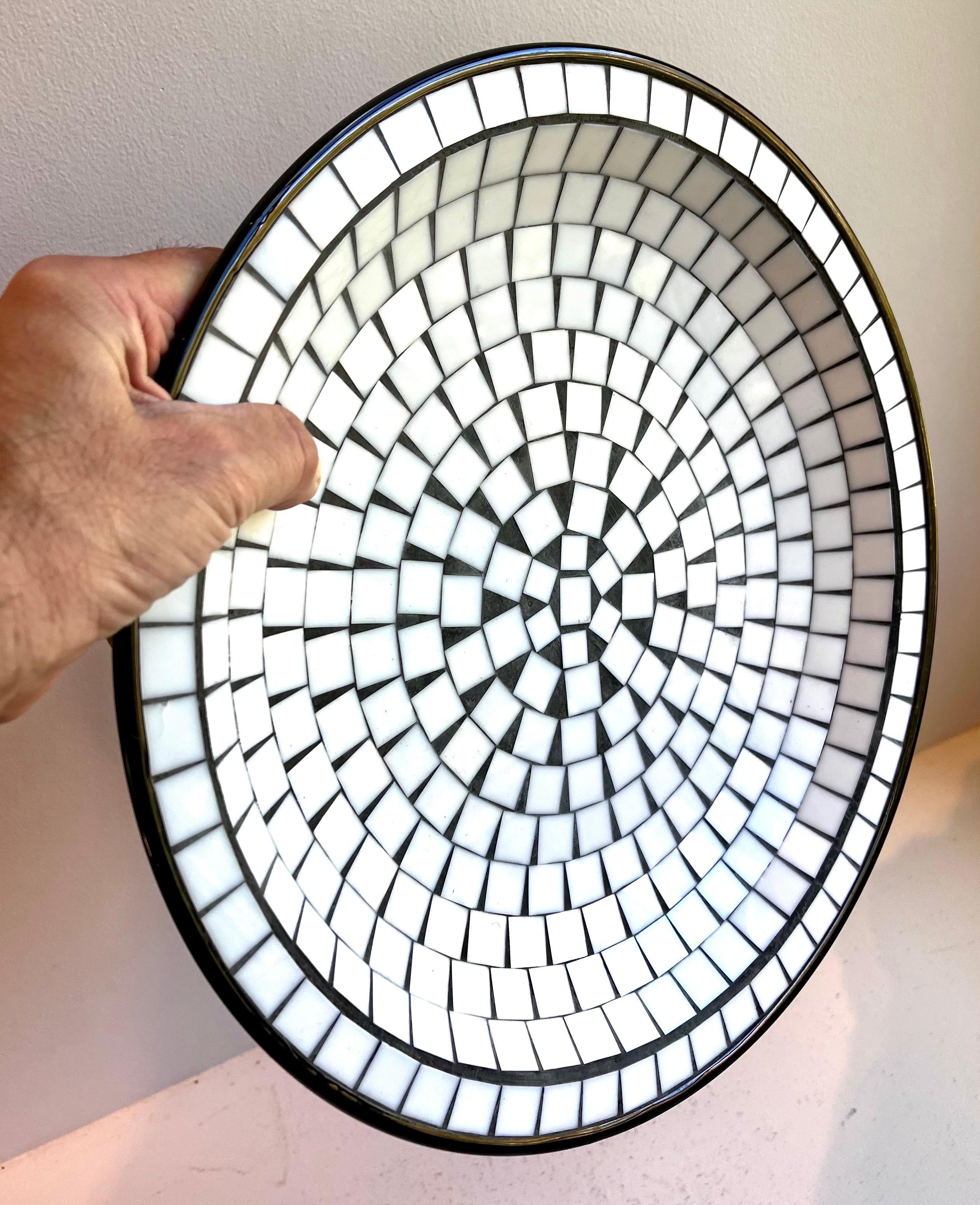 Ciotola centrotavola decorativa con piastrelle a mosaico, danese, anni '70 In condizioni buone in vendita a Philadelphia, PA