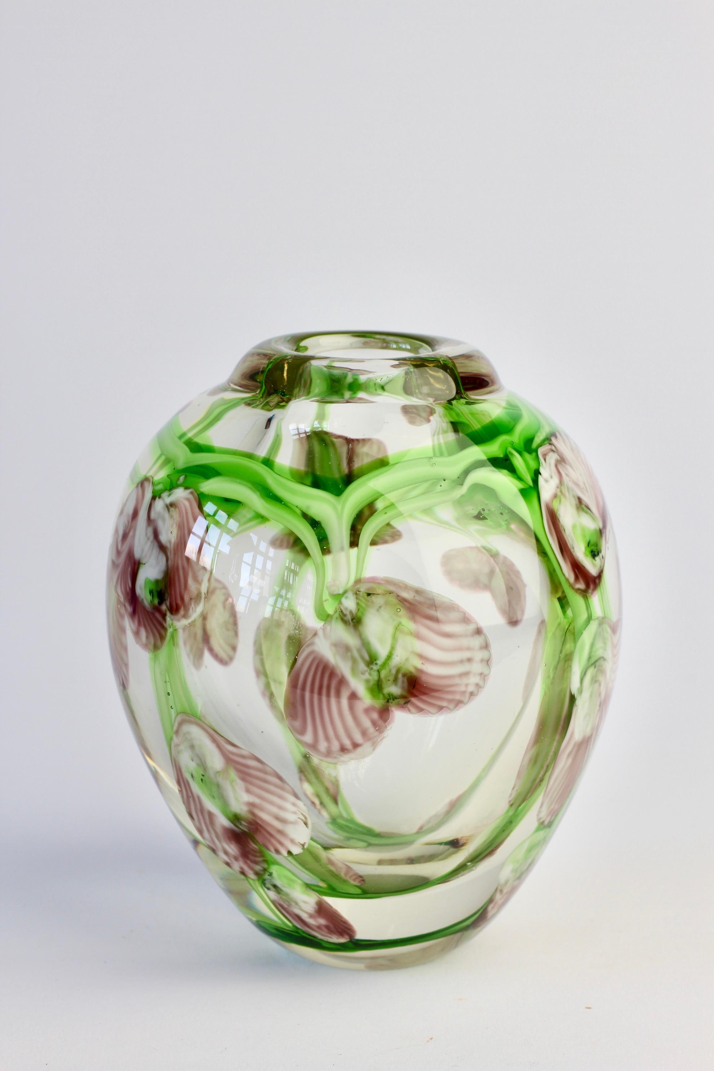 Decorative Small Glass Vase with Pink and Green Flower Inclusions In Good Condition In Landau an der Isar, Bayern