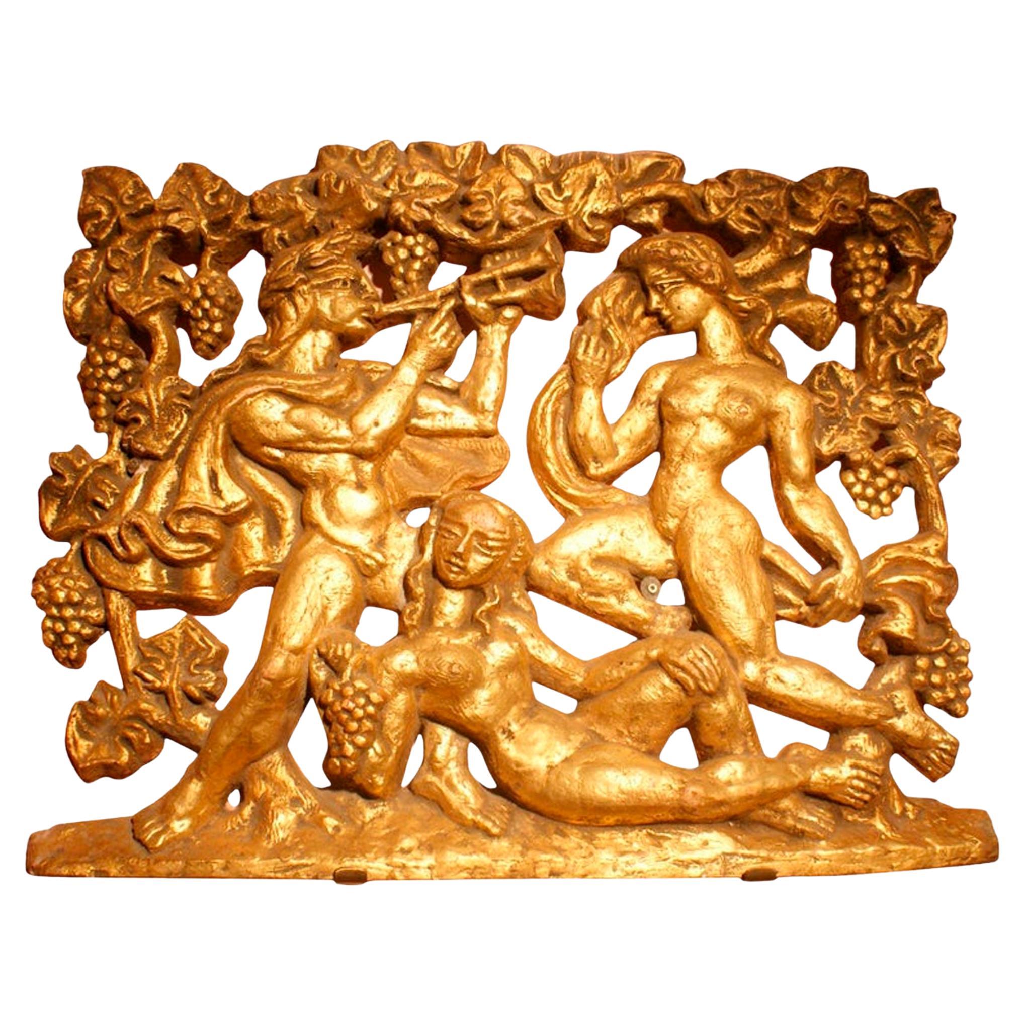 Pannello decorativo in gesso a rilievo mitologico in colore dorato
