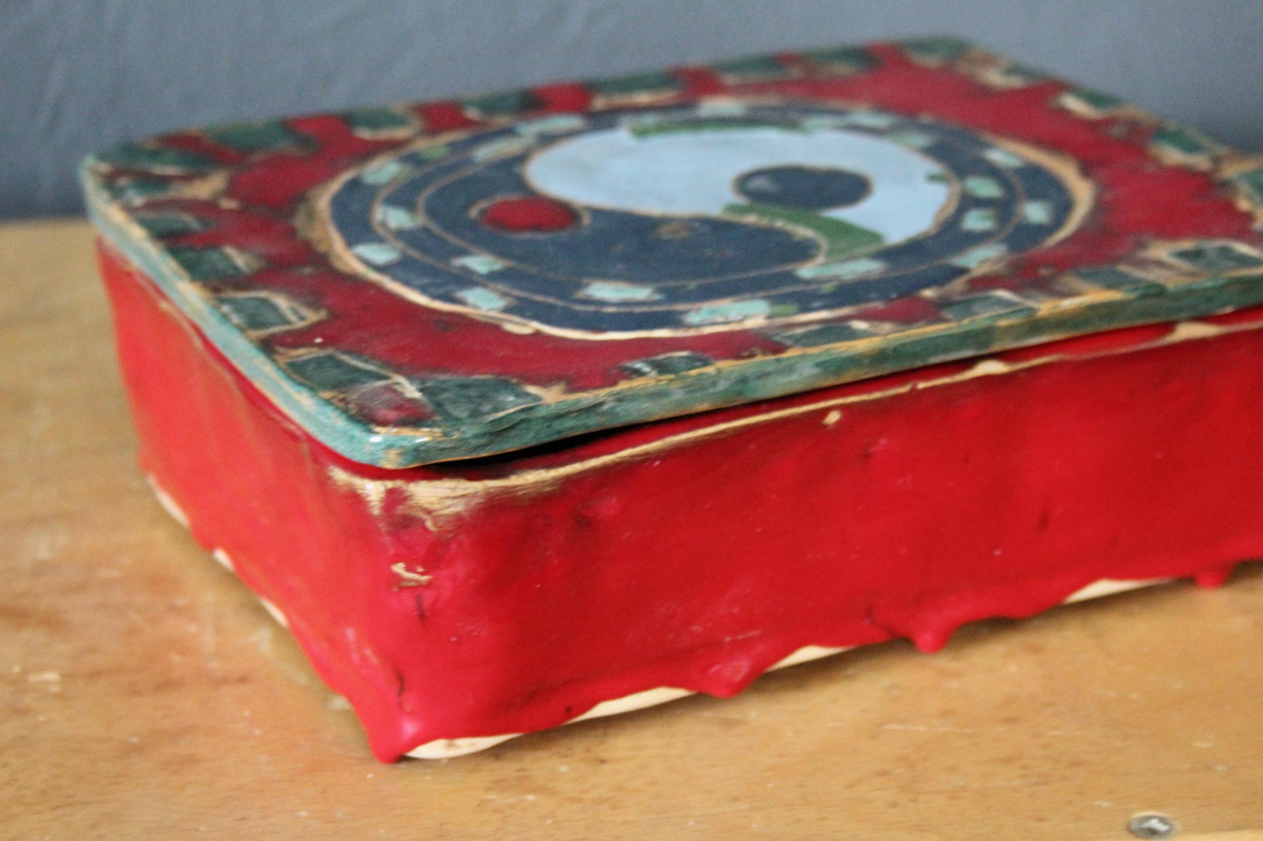 Decorative naive ceramic box finales del siglo XX en venta