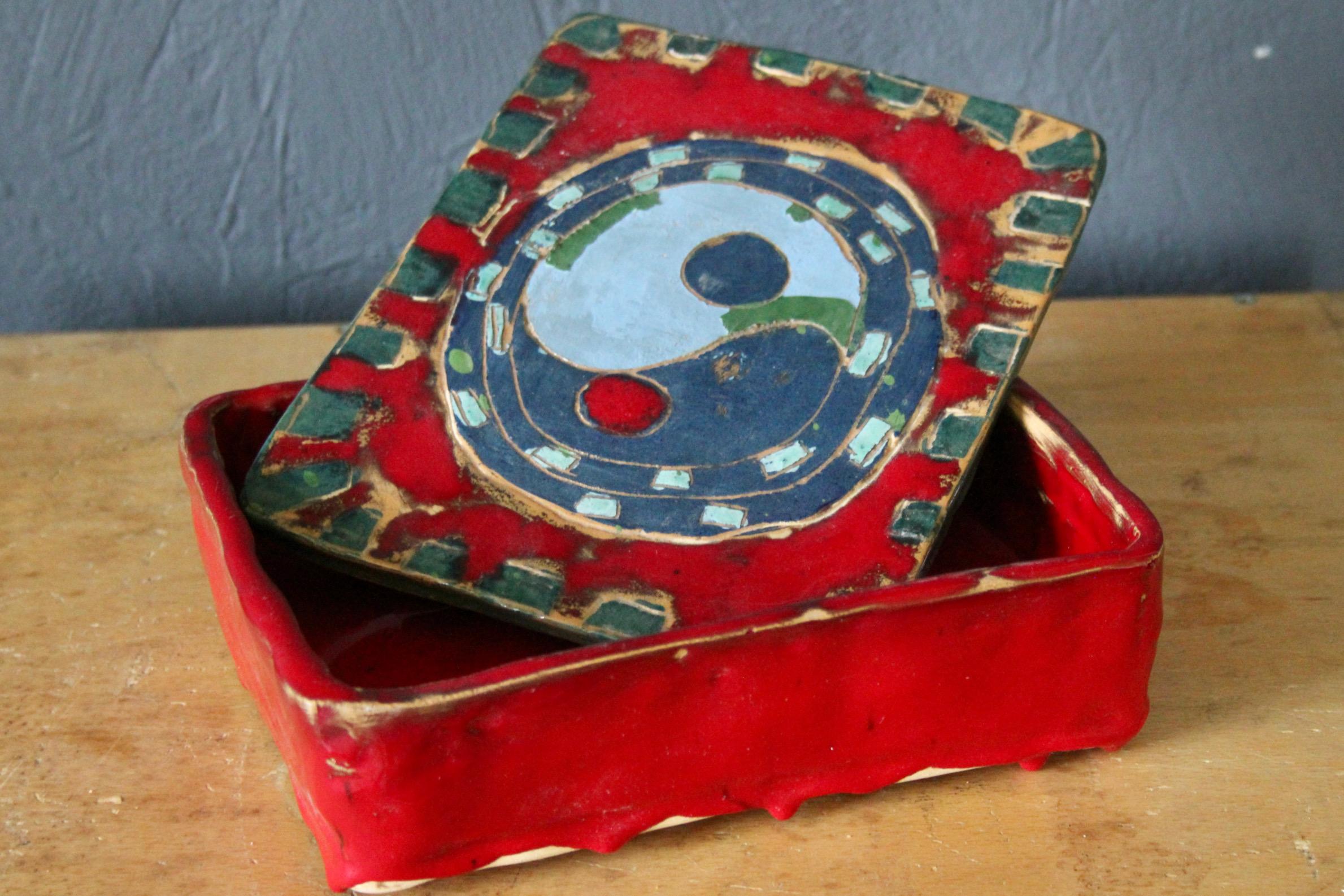 Decorative naive ceramic box Cerámico en venta
