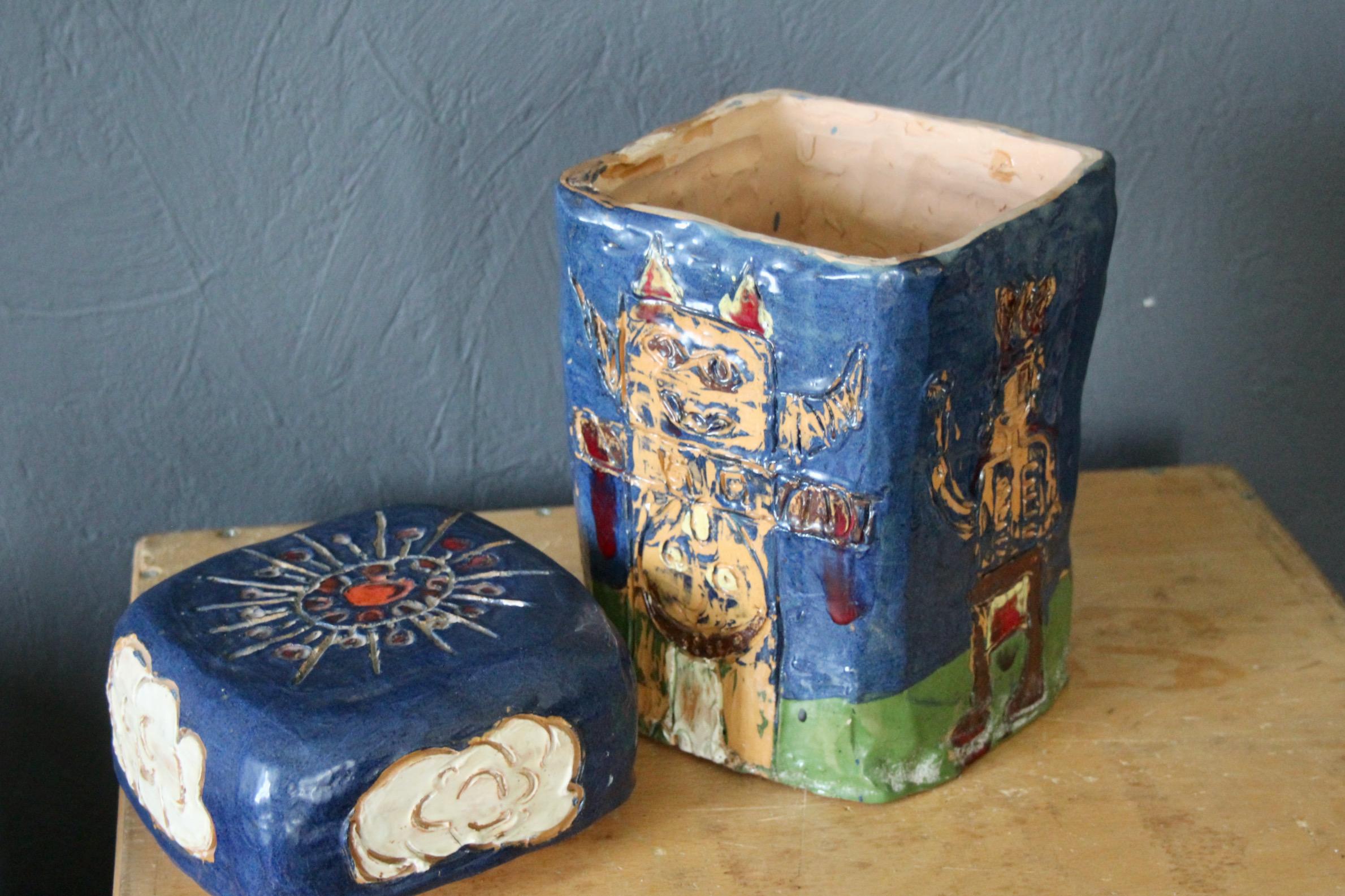 Decorative naive ceramic box Cerámico en venta