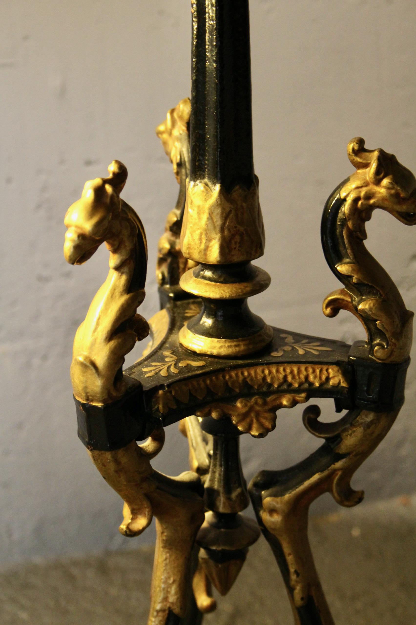 Francese Gueridon decorativo di Napoleone III in marmo e metallo dipinto in vendita