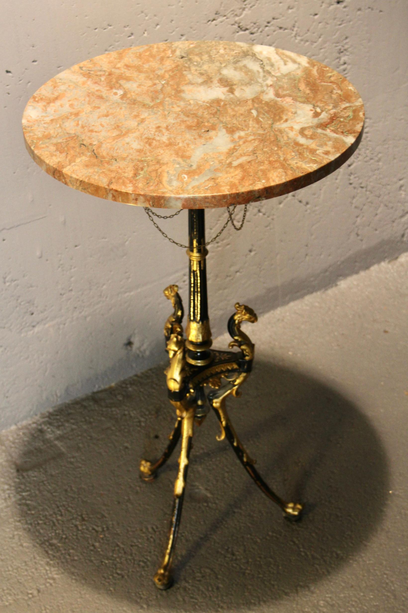 Gueridon decorativo di Napoleone III in marmo e metallo dipinto in vendita 3
