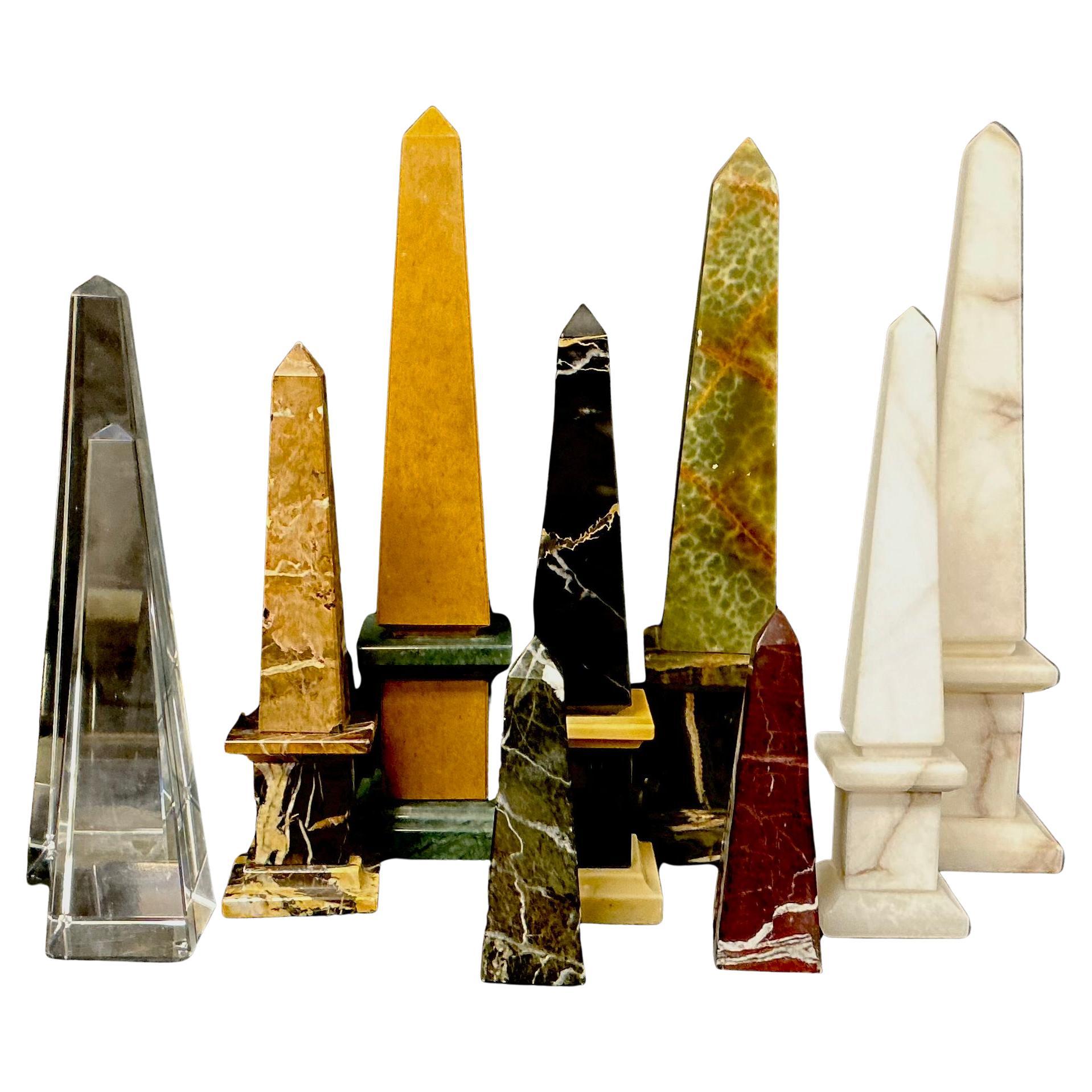 Obélisques décoratifs en pierres variées et cristal, ensemble de dix en vente